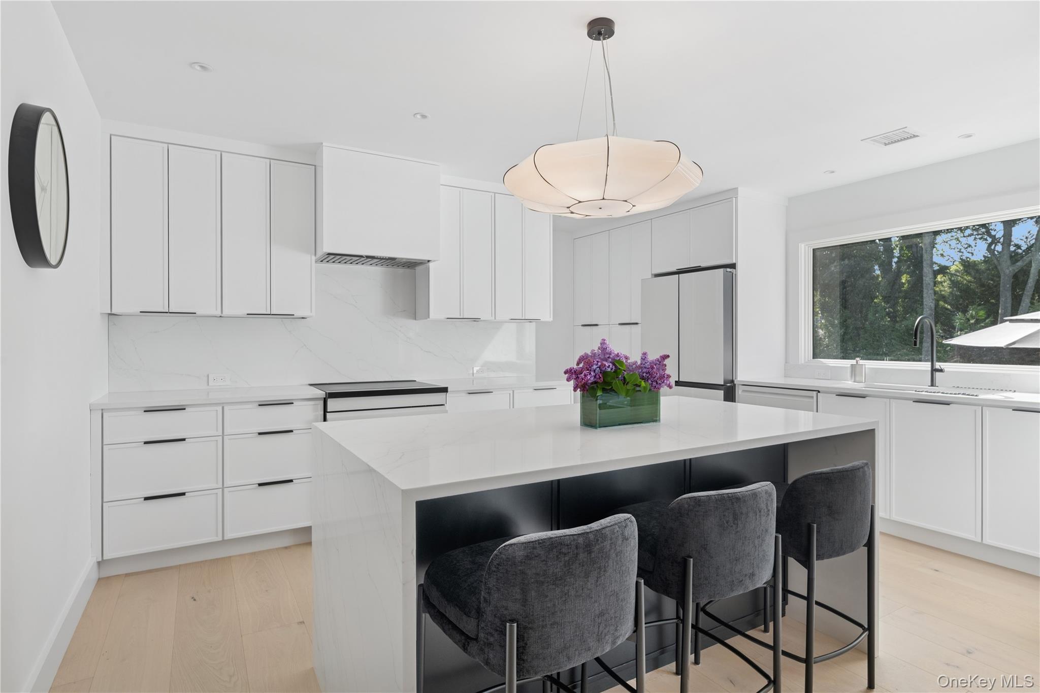 13 Sherwood Road, Hampton Bays, NY 11946