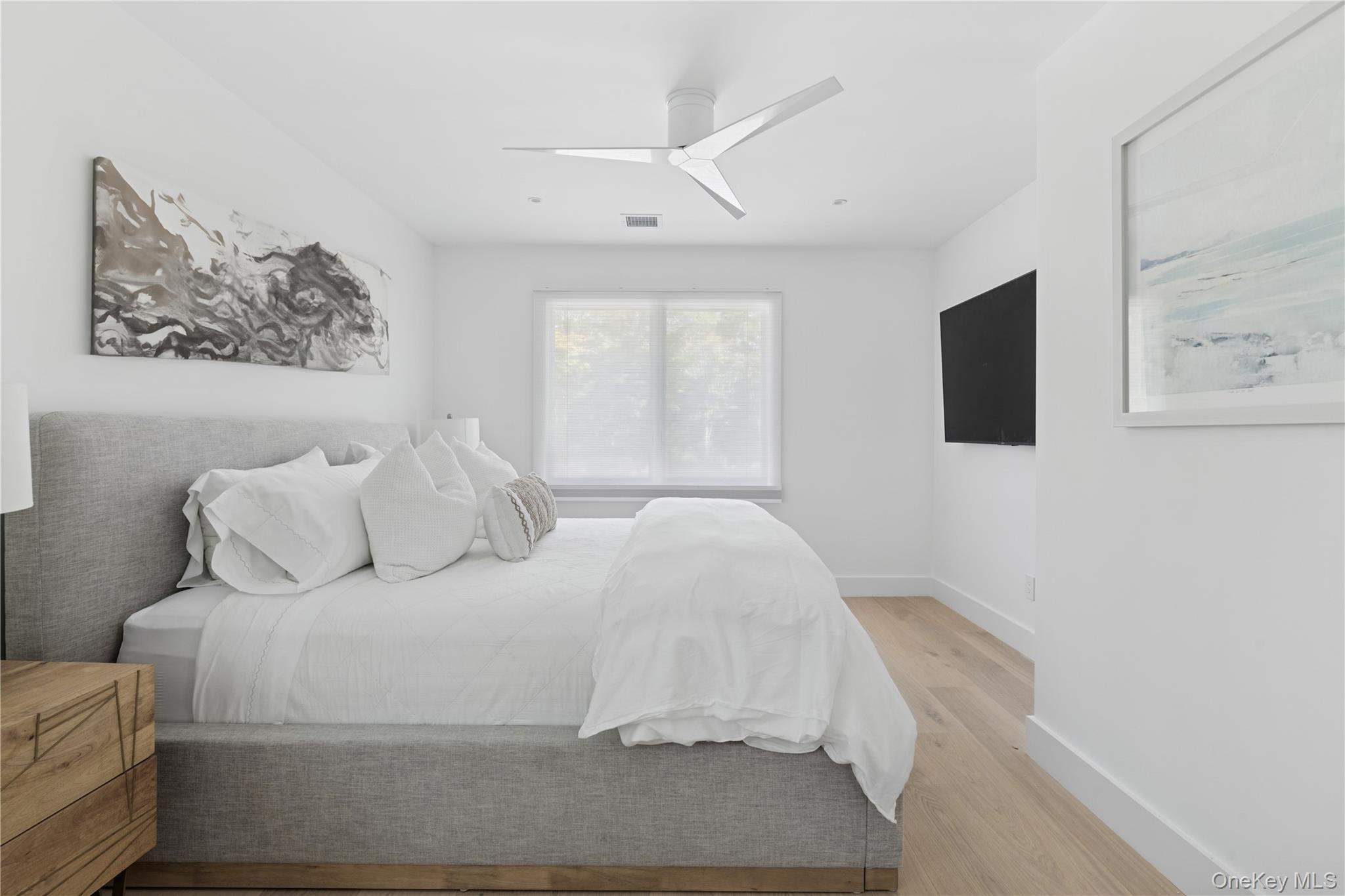 13 Sherwood Road, Hampton Bays, NY 11946