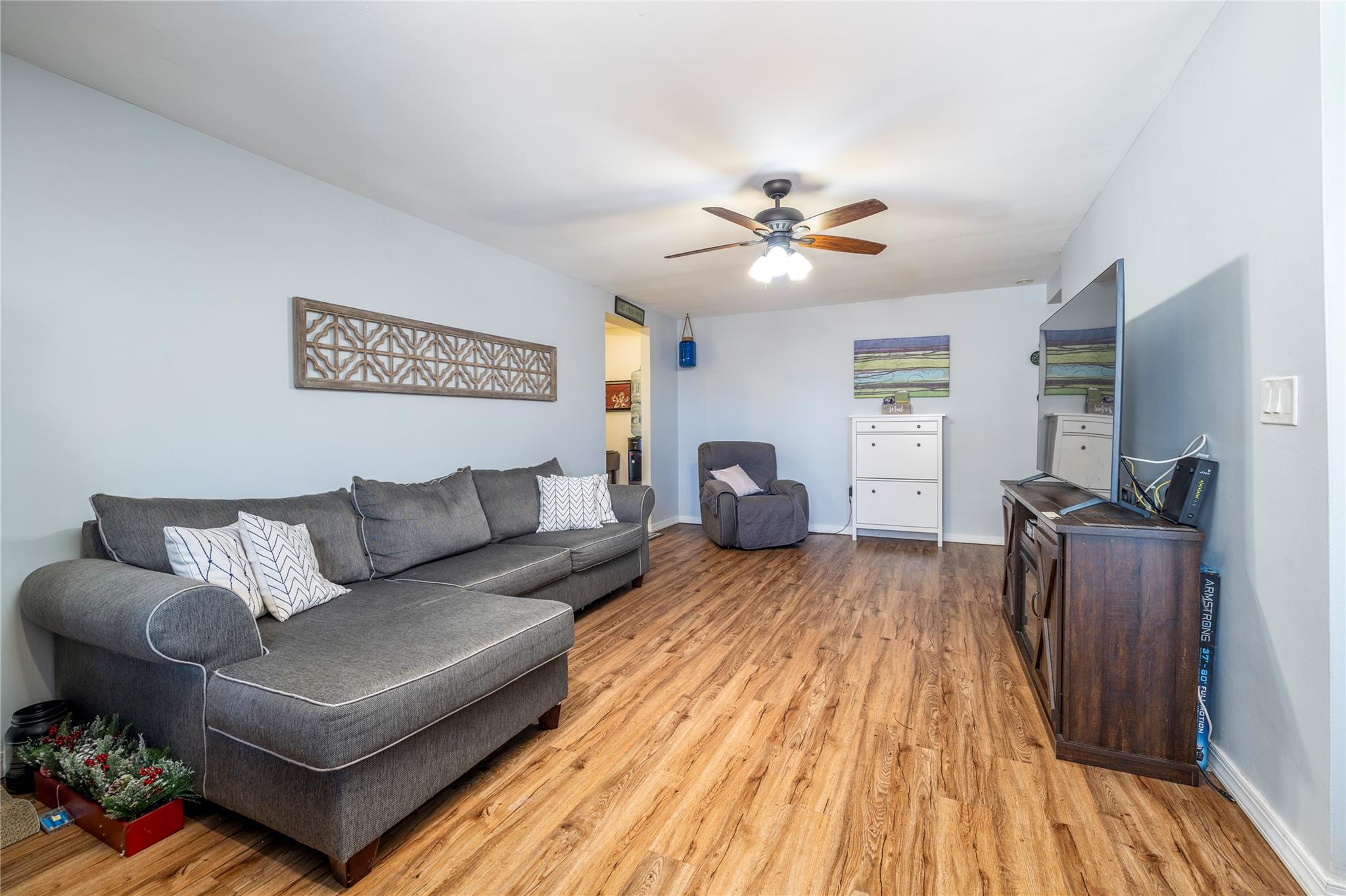 99 Randall # 4 R, Freeport, NY 11520