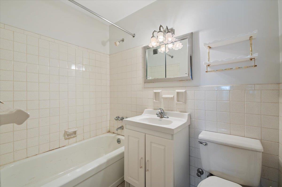 86-15 Broadway # 4B, Elmhurst, NY 11373