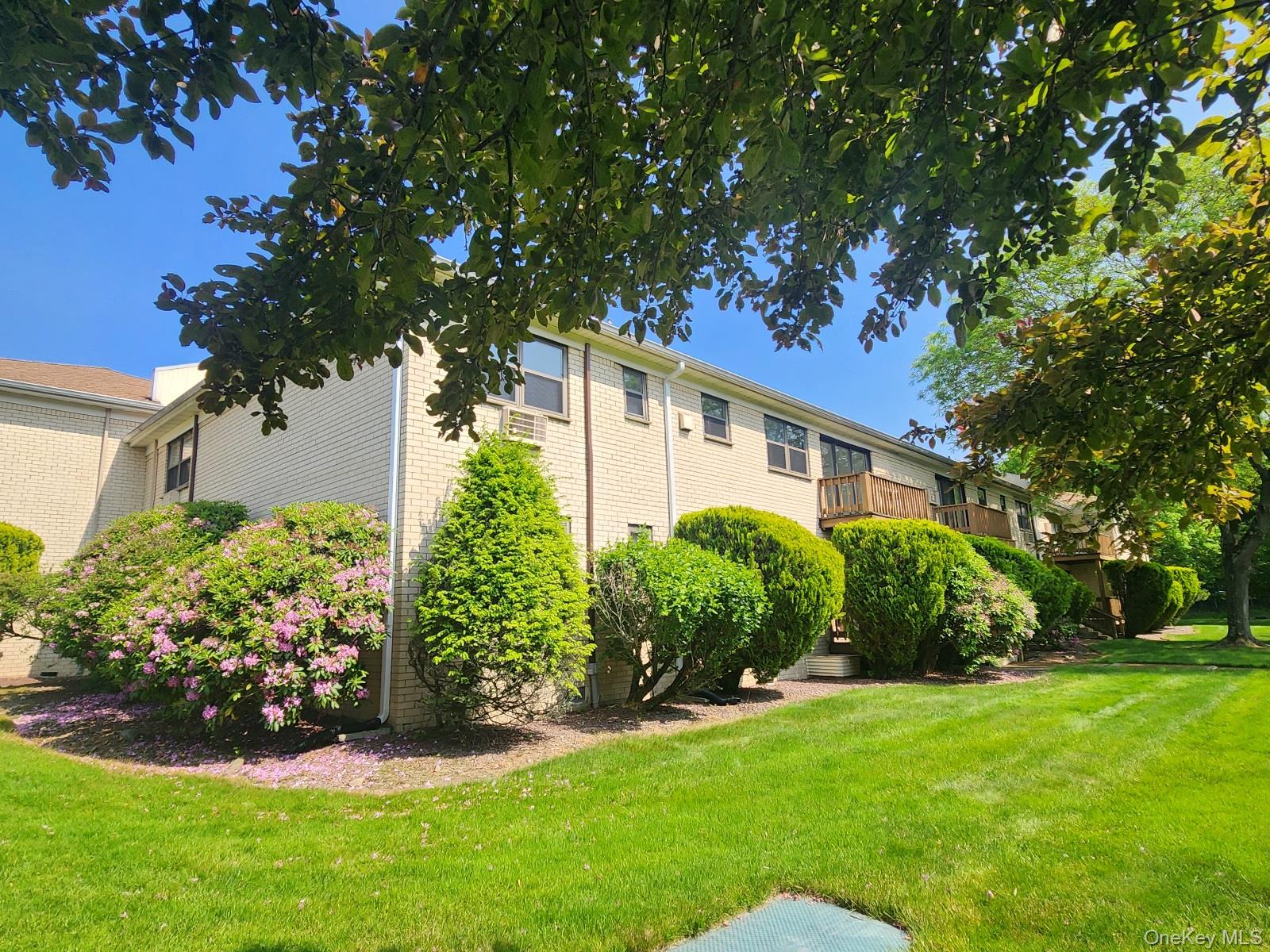 196 SNEDEN Place # 196, Spring Valley, NY 10977