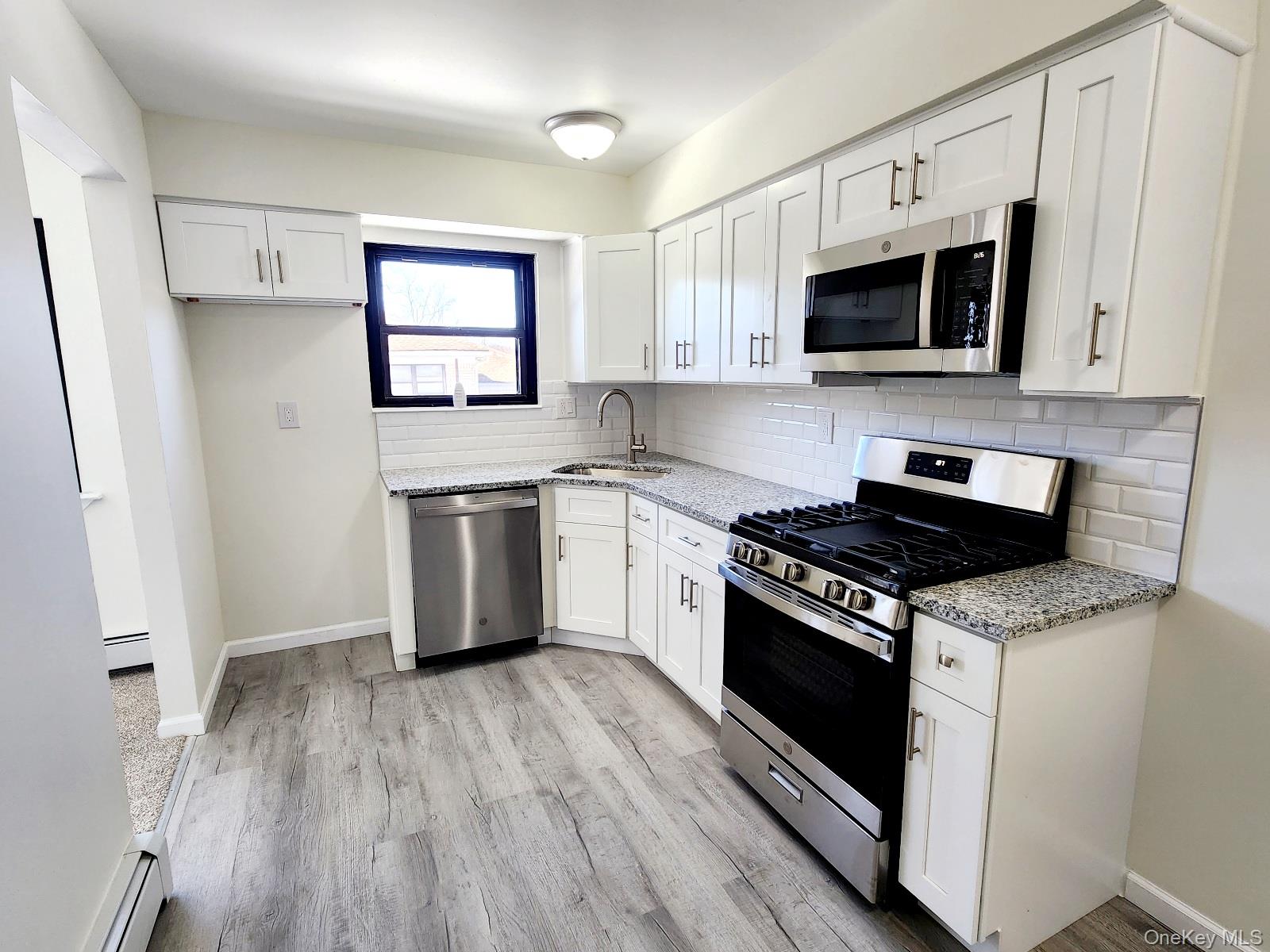 196 SNEDEN Place # 196, Spring Valley, NY 10977