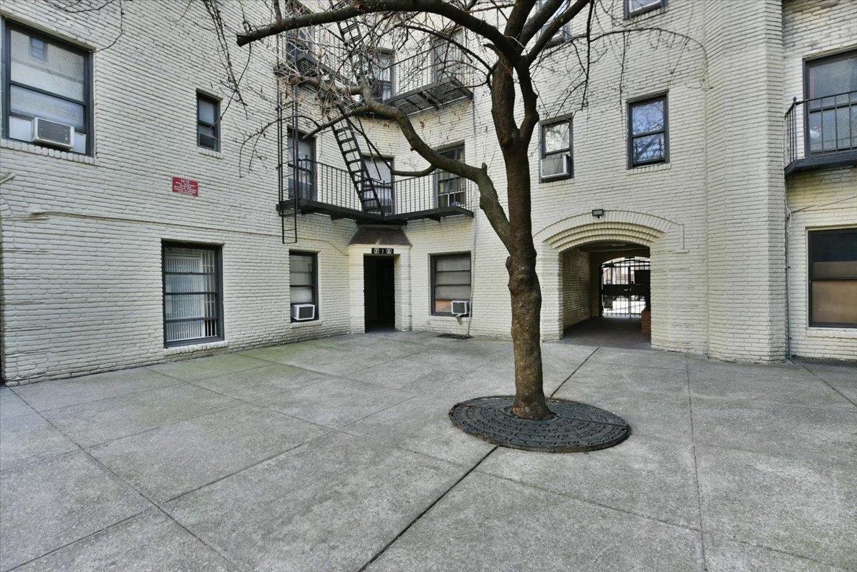 21-16 35 Street # 1B, Astoria, NY 11105
