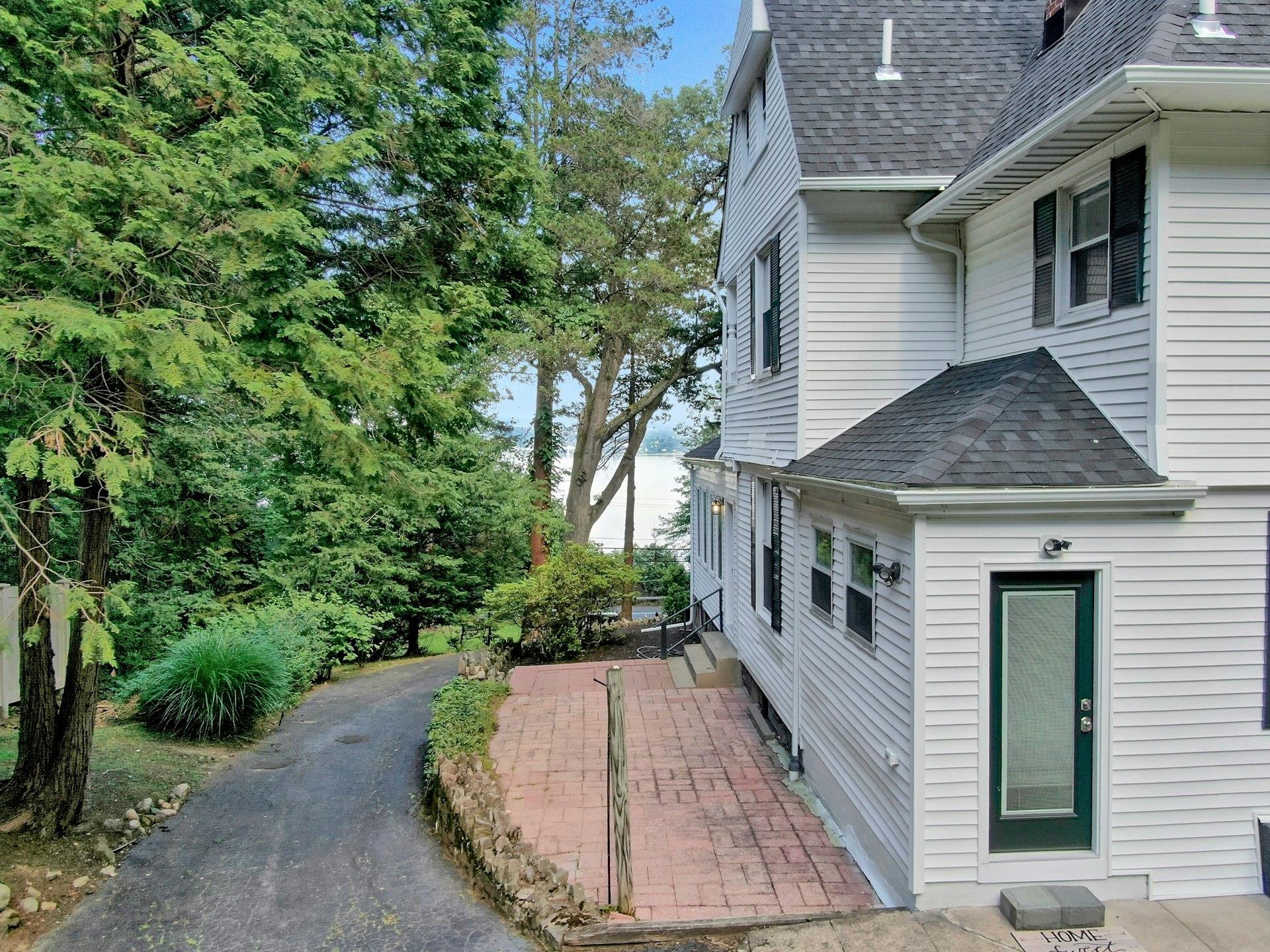 1002 Route 9W, Nyack, NY 10960