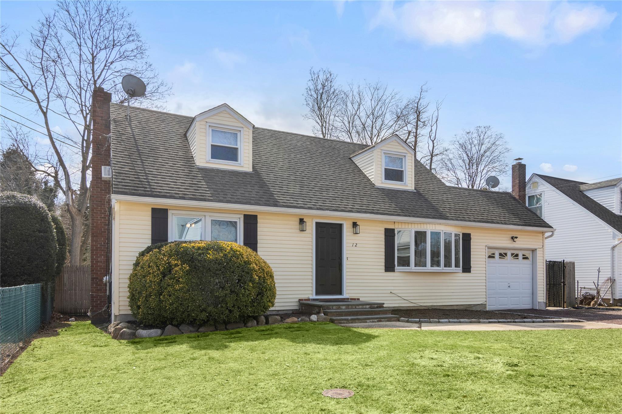 12 Norwich Street, Huntington Station, NY 11746