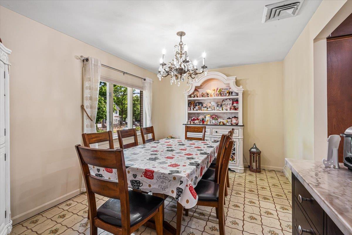 293 85 Avenue, Floral Park, NY 11001