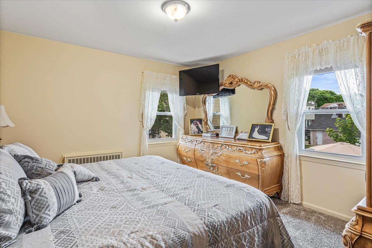 293 85 Avenue, Floral Park, NY 11001