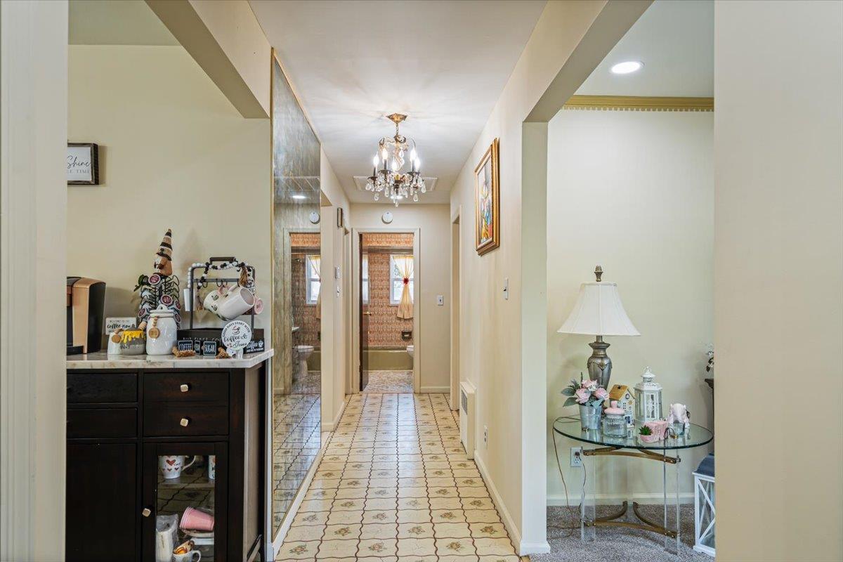 293 85 Avenue, Floral Park, NY 11001