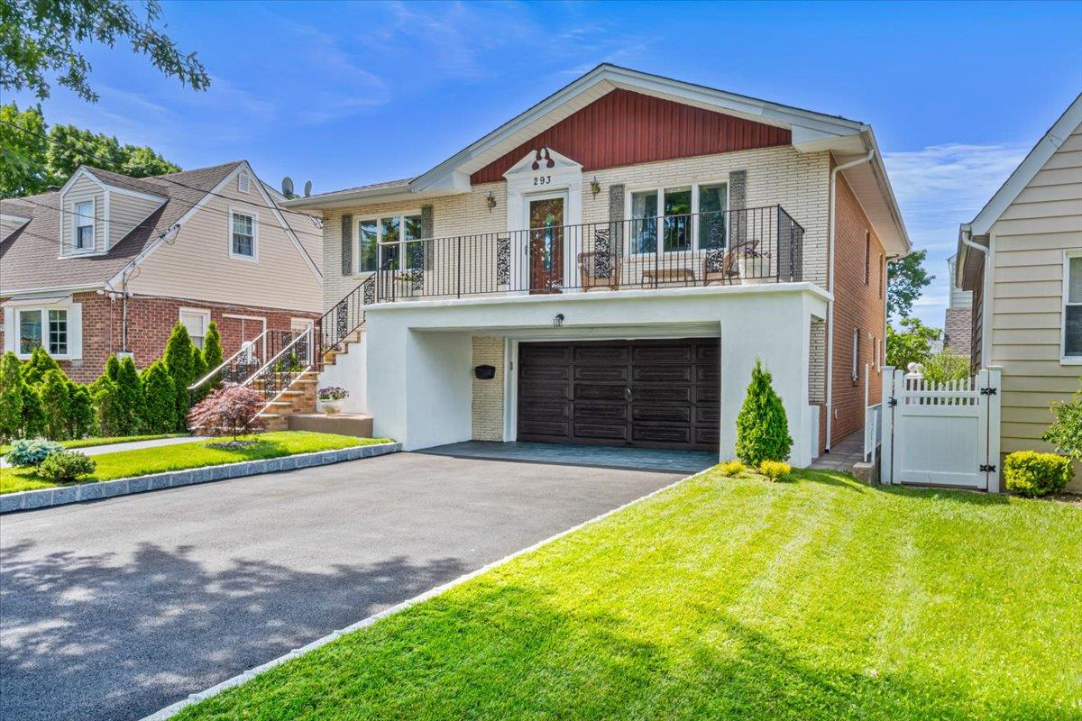 293 85 Avenue, Floral Park, NY 11001