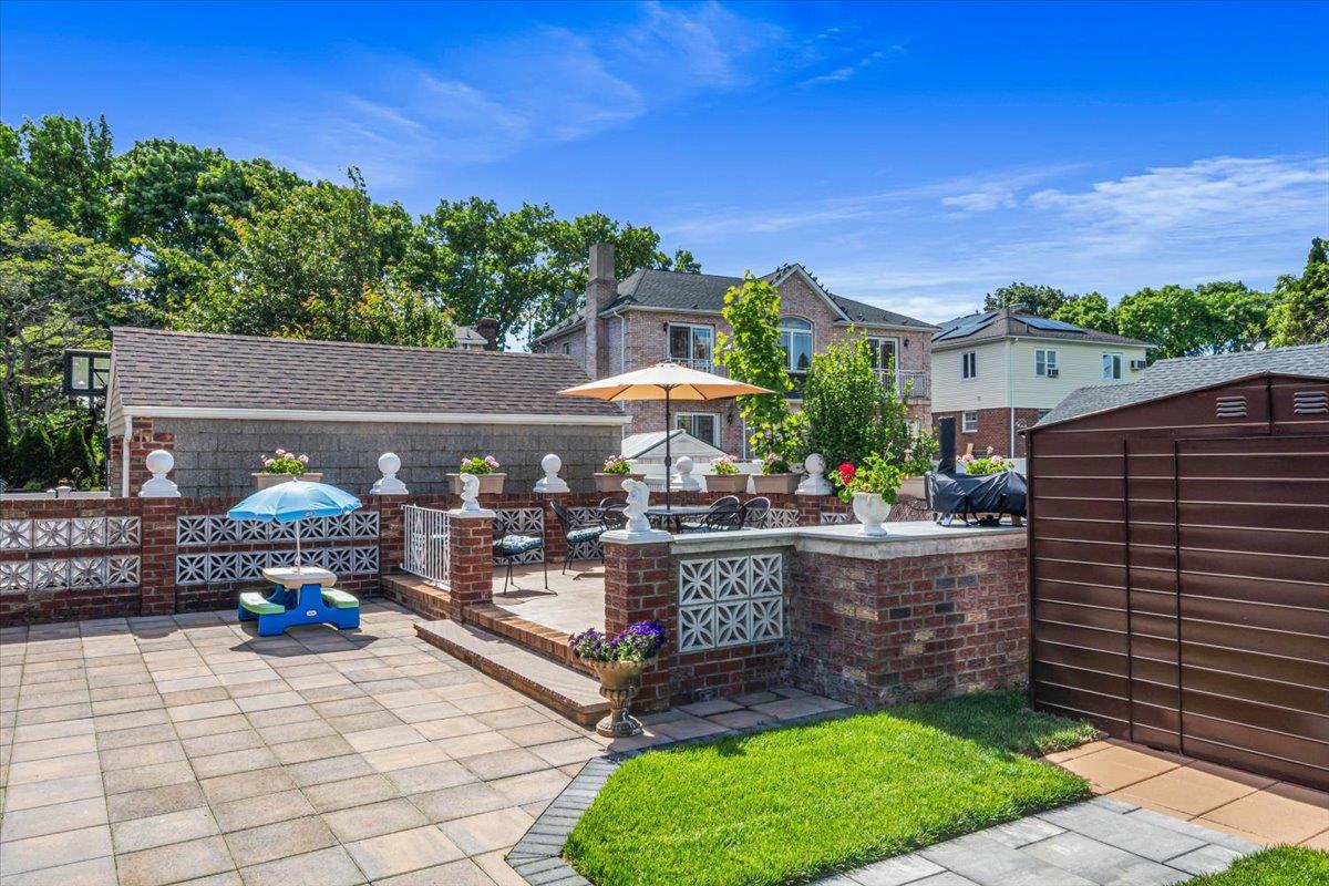 293 85 Avenue, Floral Park, NY 11001