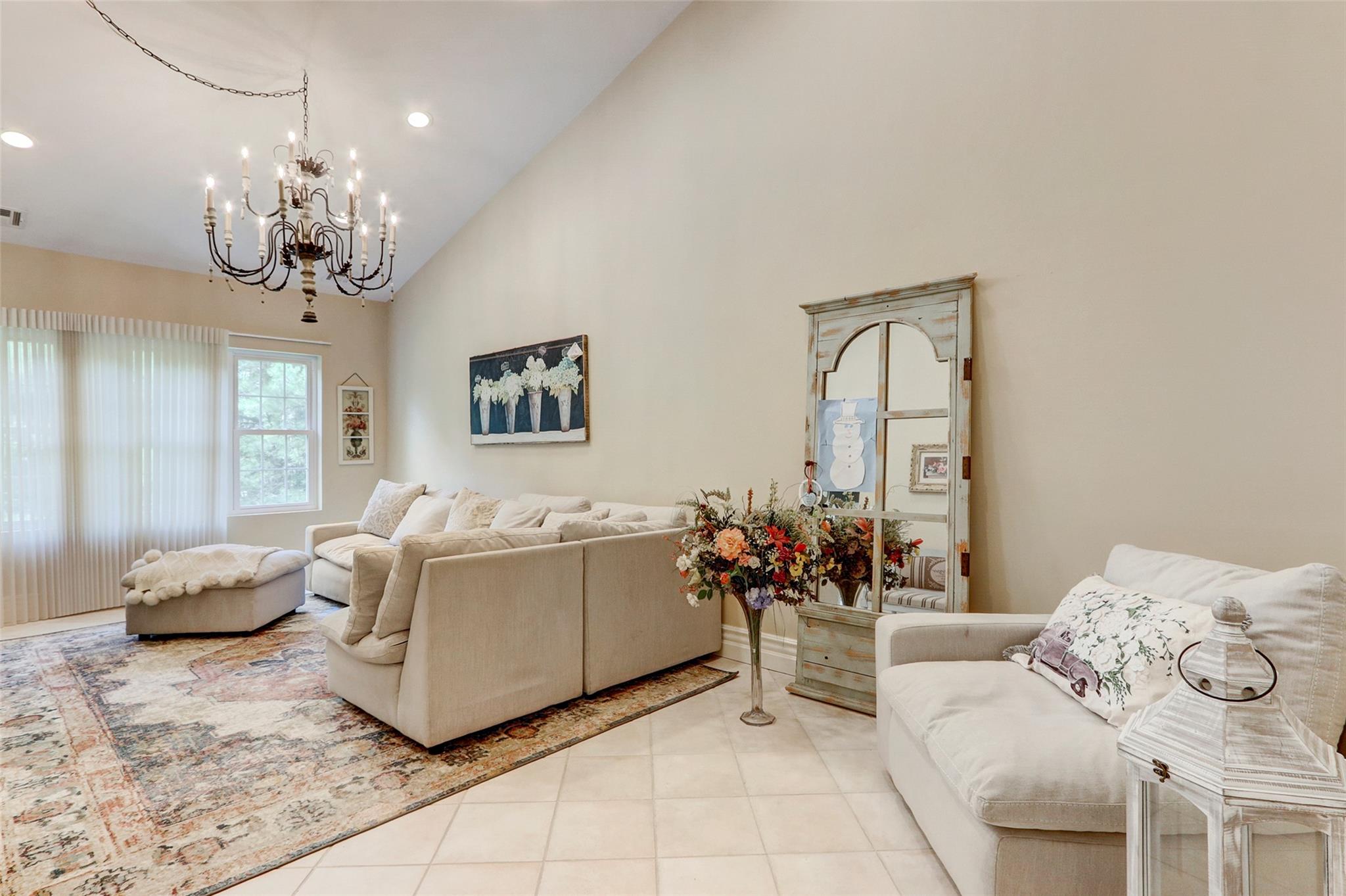 67 Carriage Lane, Plainview, NY 11803