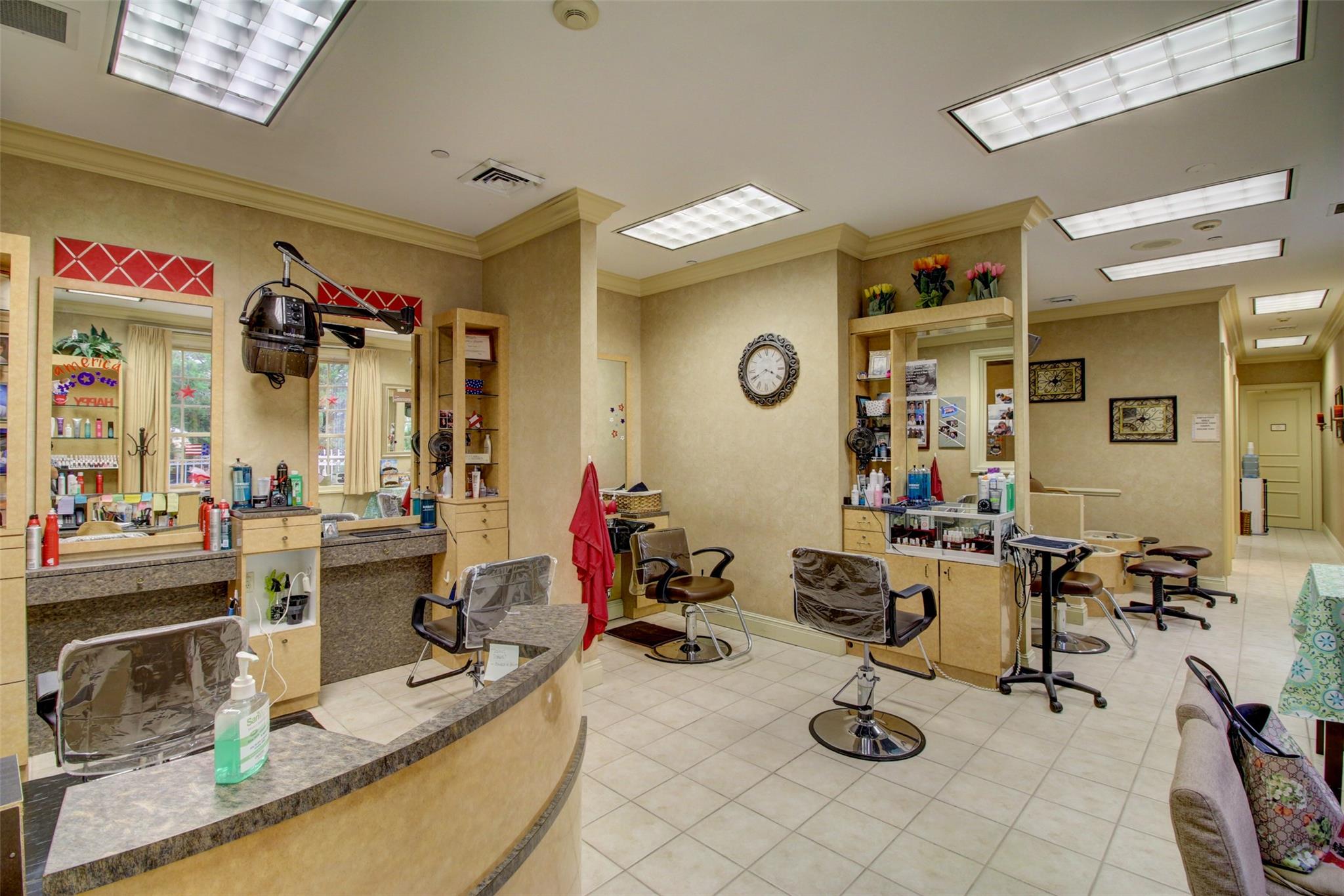 67 Carriage Lane, Plainview, NY 11803