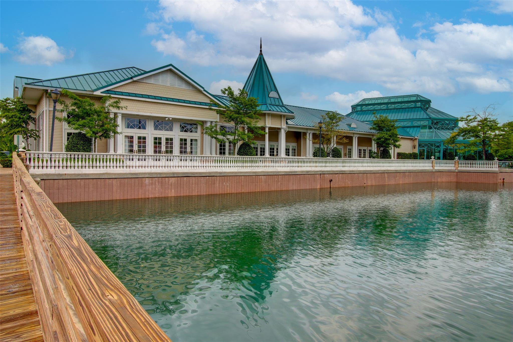 67 Carriage Lane, Plainview, NY 11803