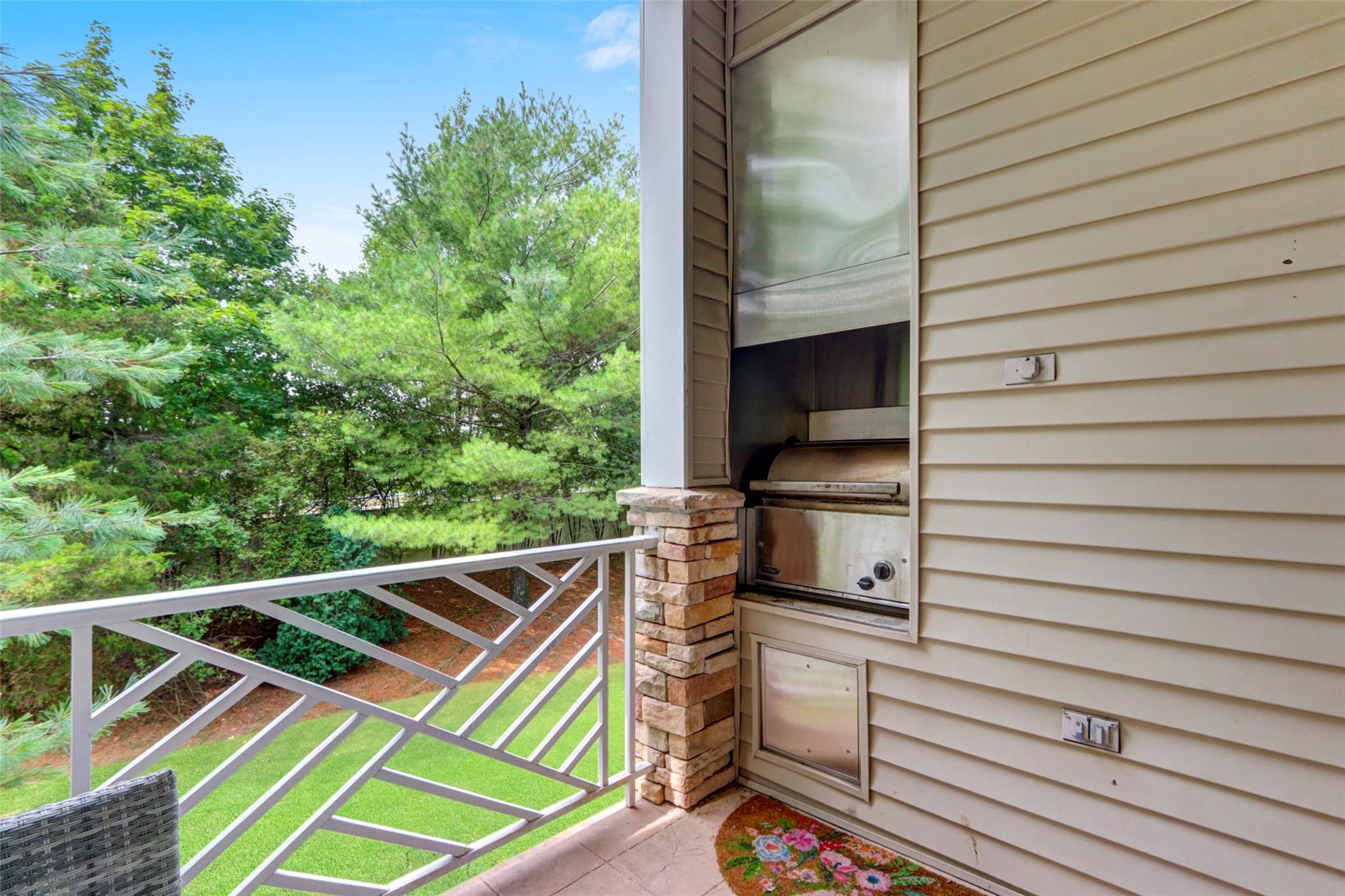 67 Carriage Lane, Plainview, NY 11803