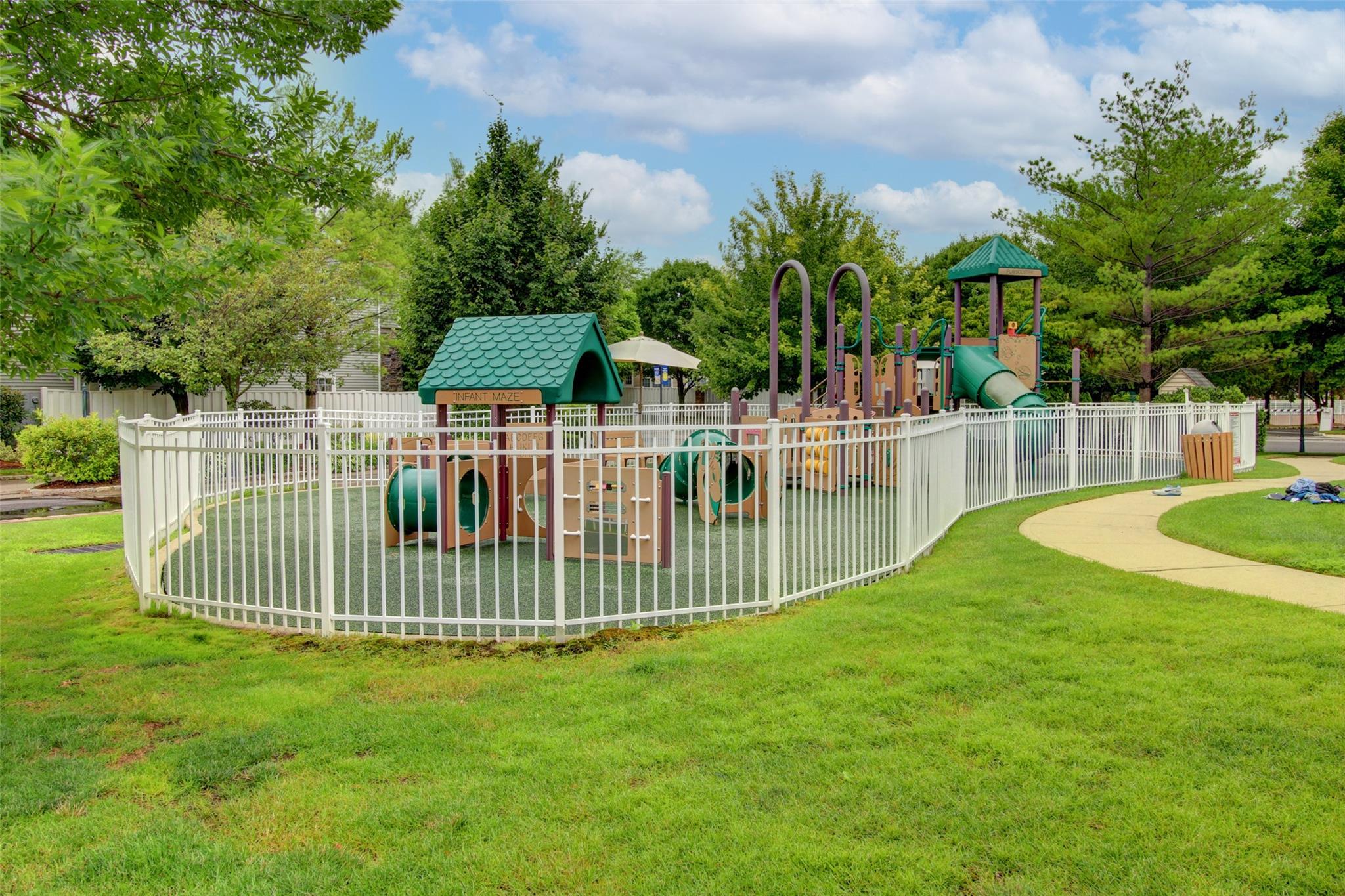 67 Carriage Lane, Plainview, NY 11803