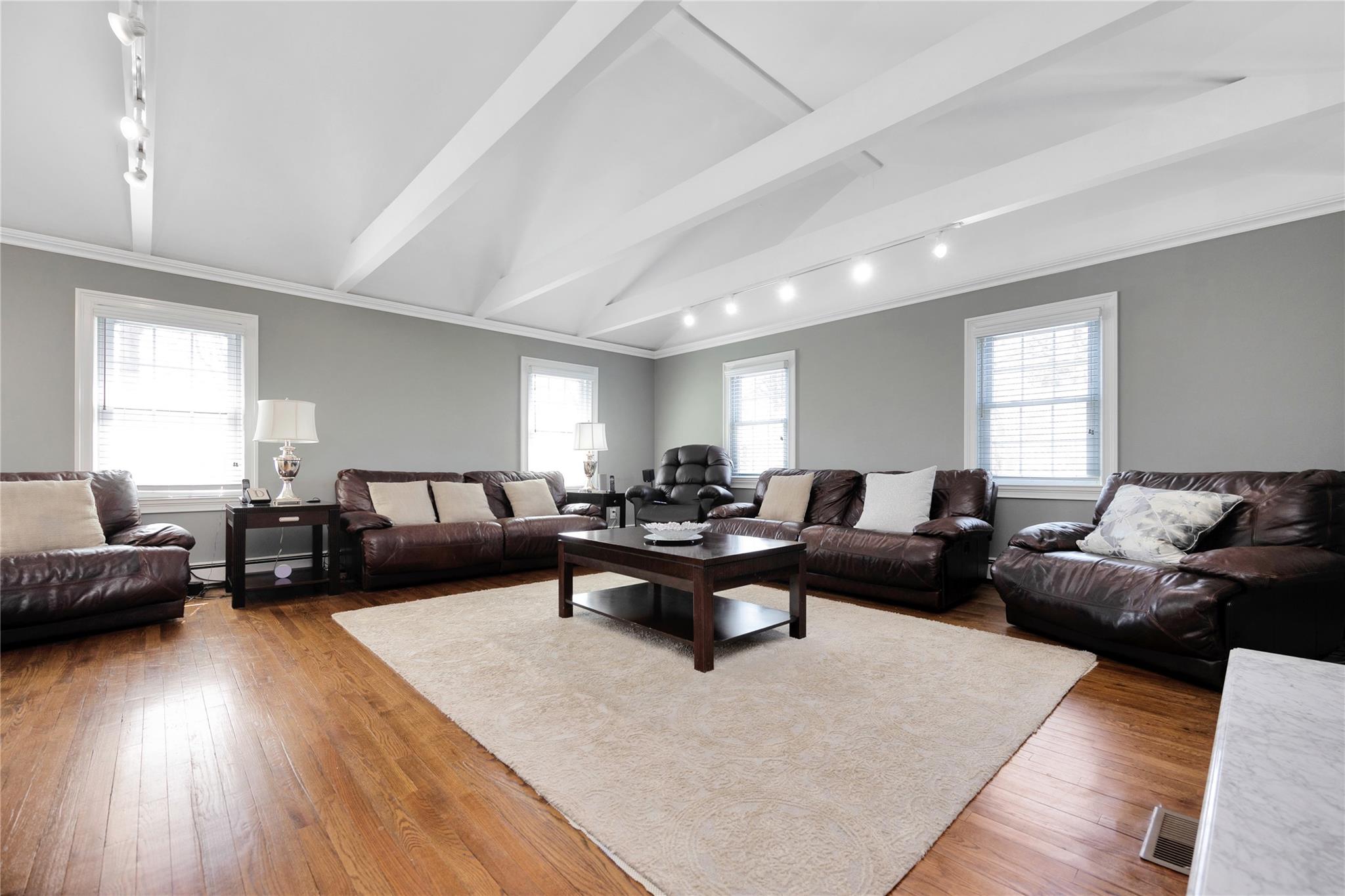 8 Bradshaw Lane, Northport, NY 11768