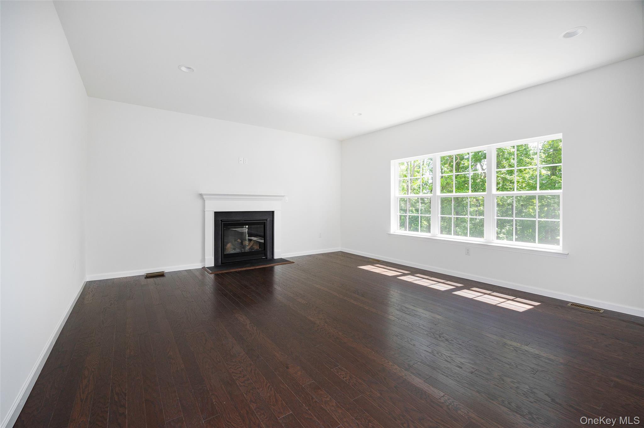 10 Page Court, Poughkeepsie, NY 12603