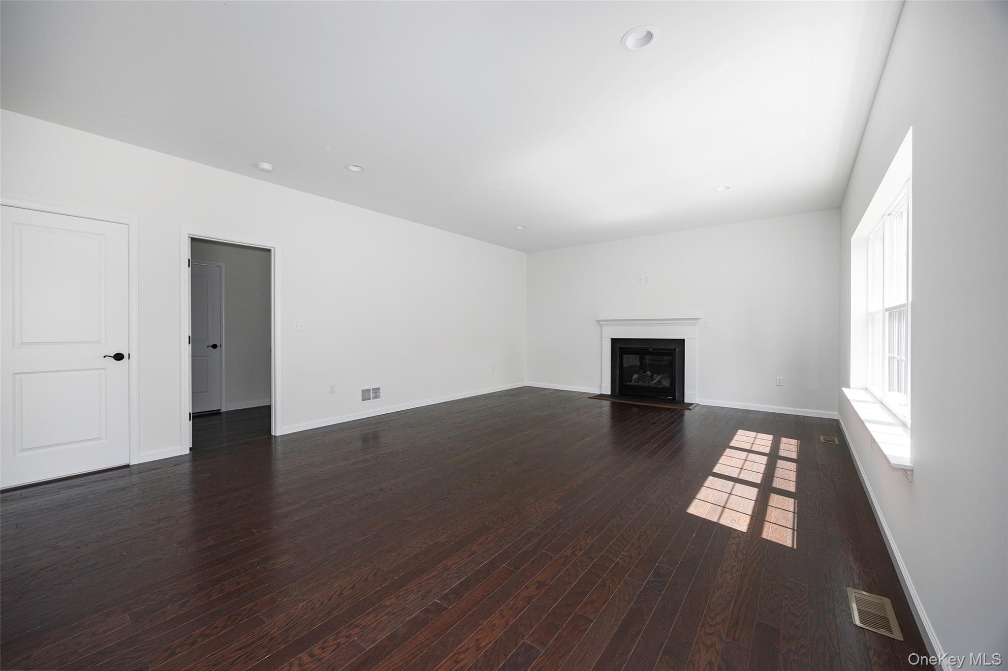 10 Page Court, Poughkeepsie, NY 12603