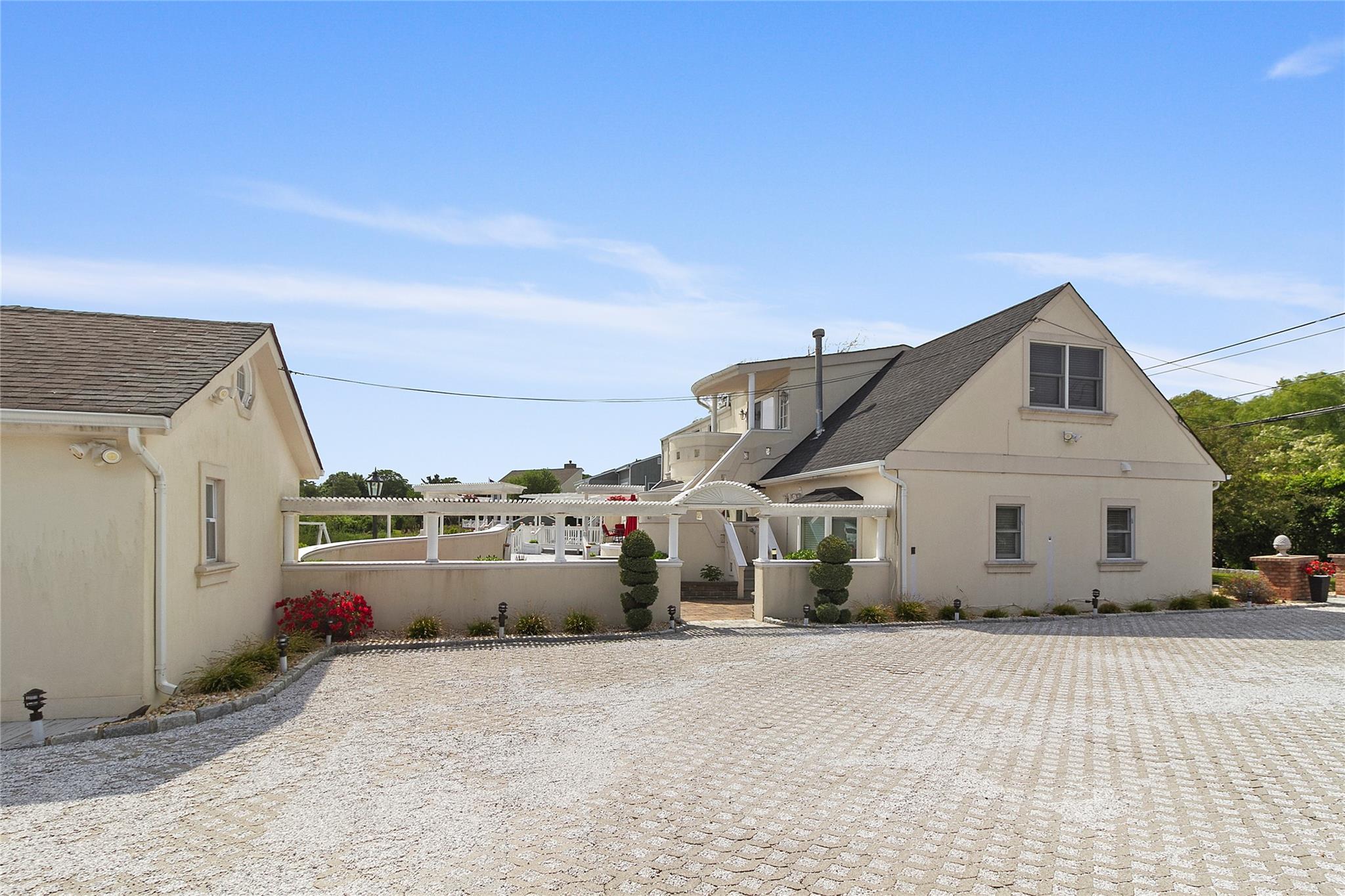 1 Rebadam Lane, Southampton, NY 11968