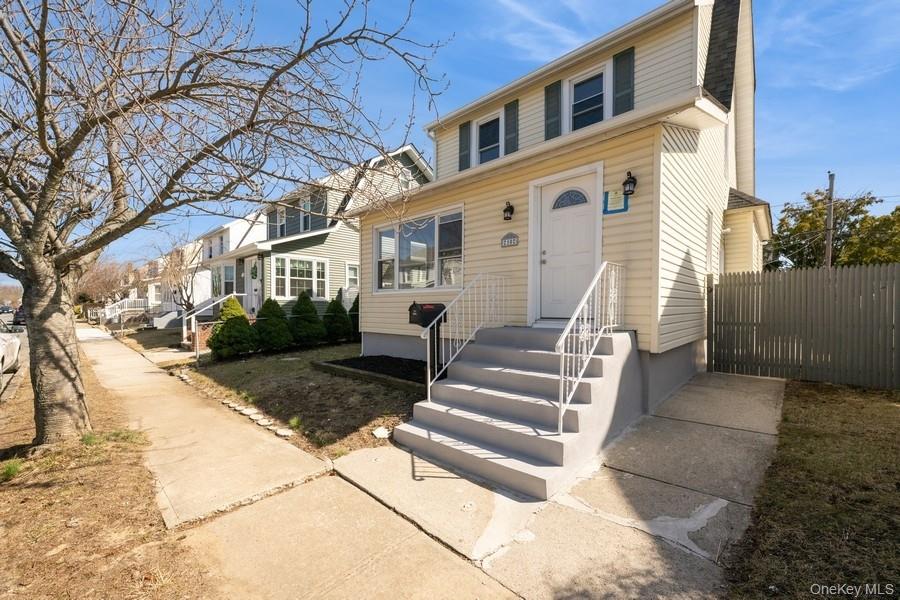 10 Winchester Drive, Lindenhurst, NY 11757