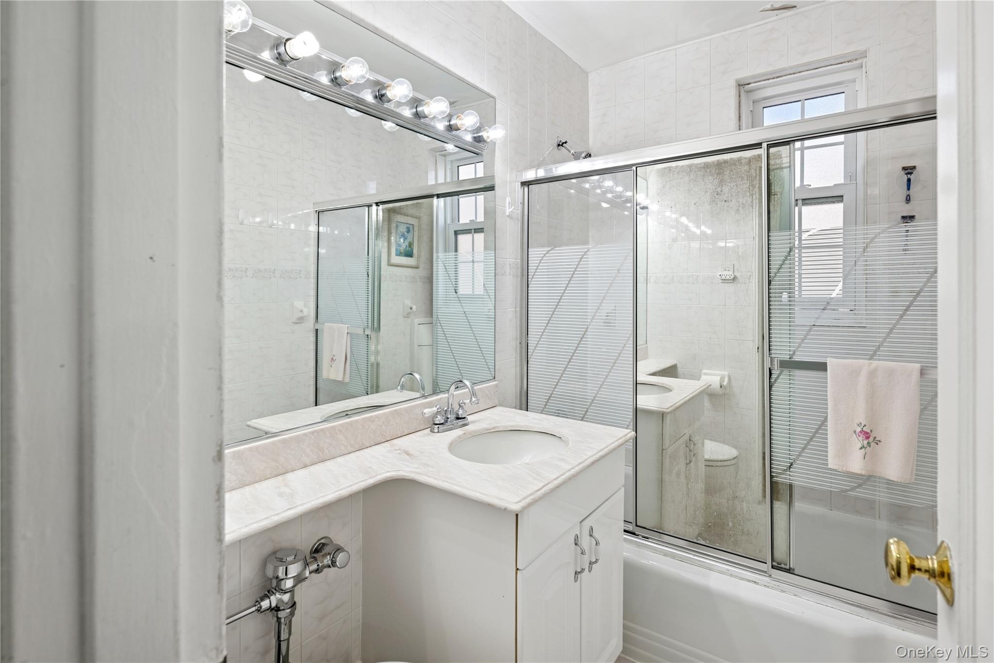 140-35 Burden Crescent # 206, Briarwood, NY 11435