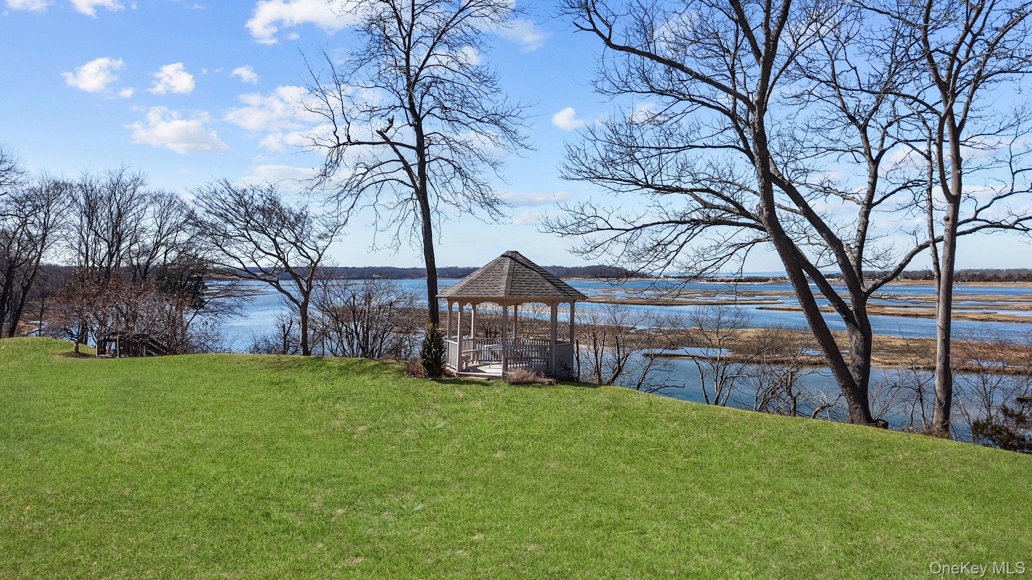 15 Emmet Drive, Head Of The Harbor, NY 11790