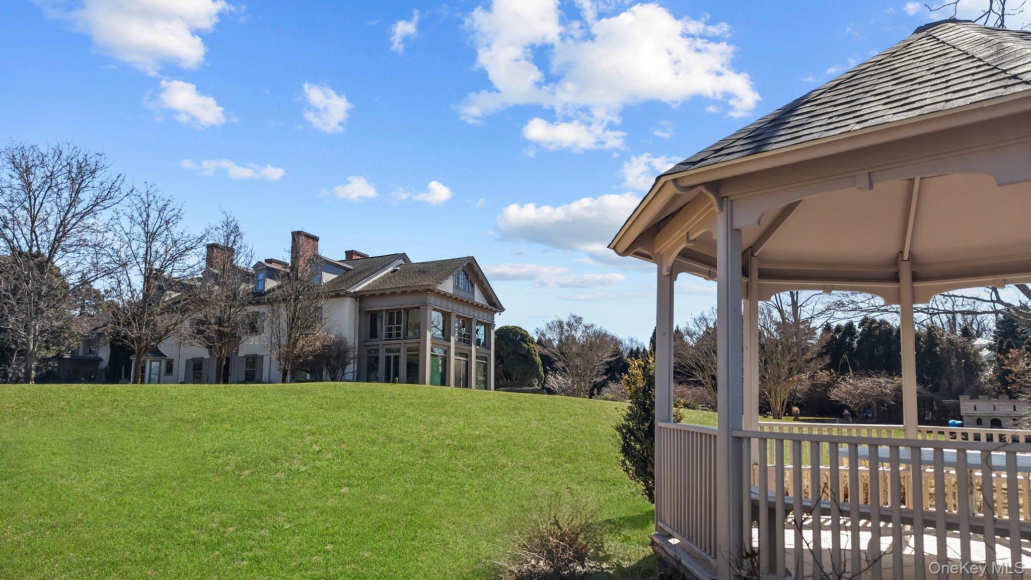 15 Emmet Drive, Head Of The Harbor, NY 11790