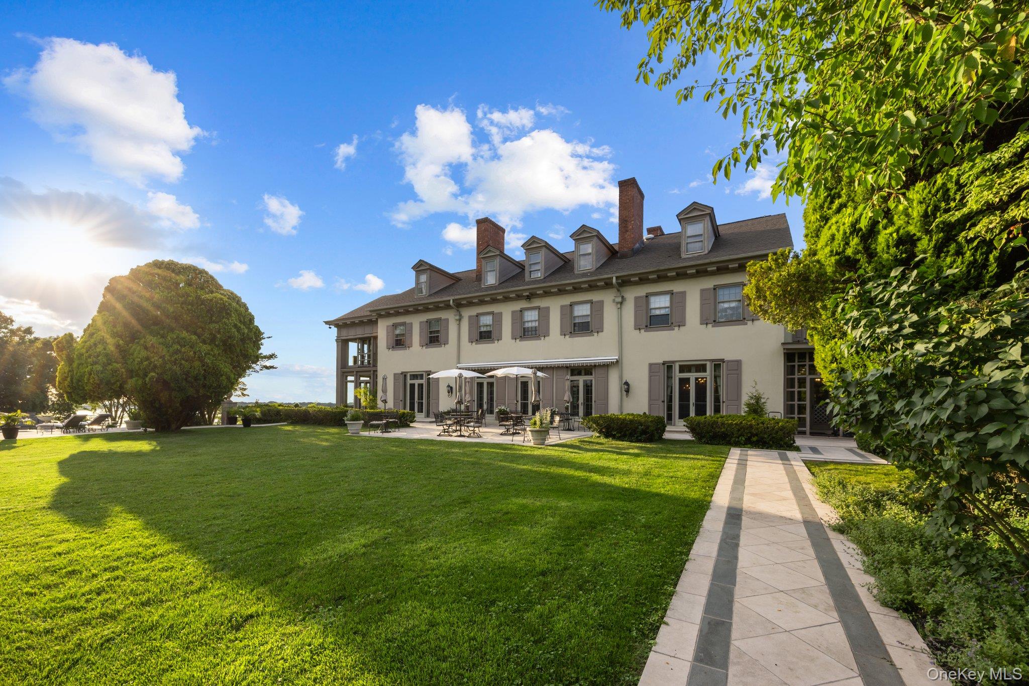 15 Emmet Drive, Head Of The Harbor, NY 11790