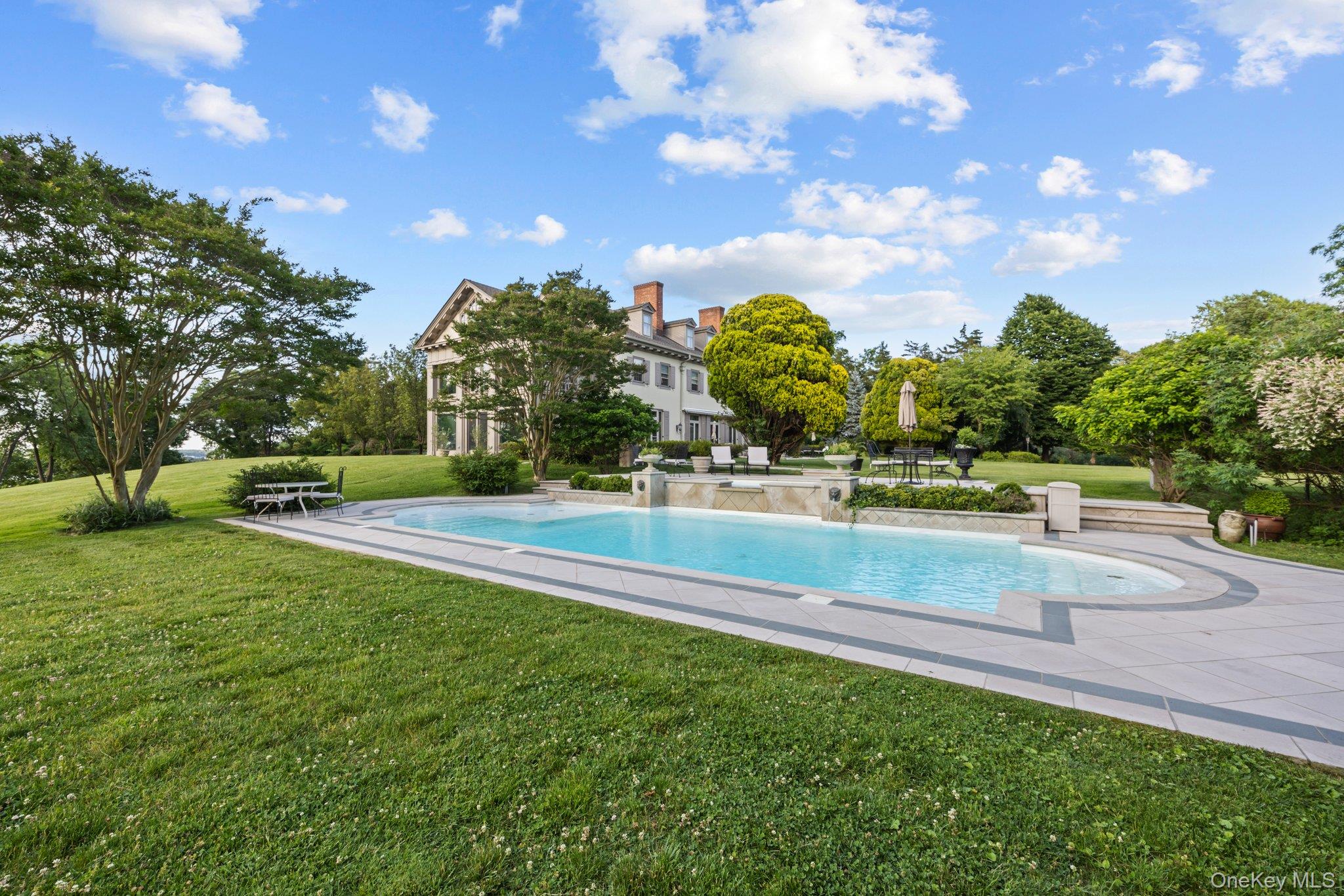 15 Emmet Drive, Head Of The Harbor, NY 11790