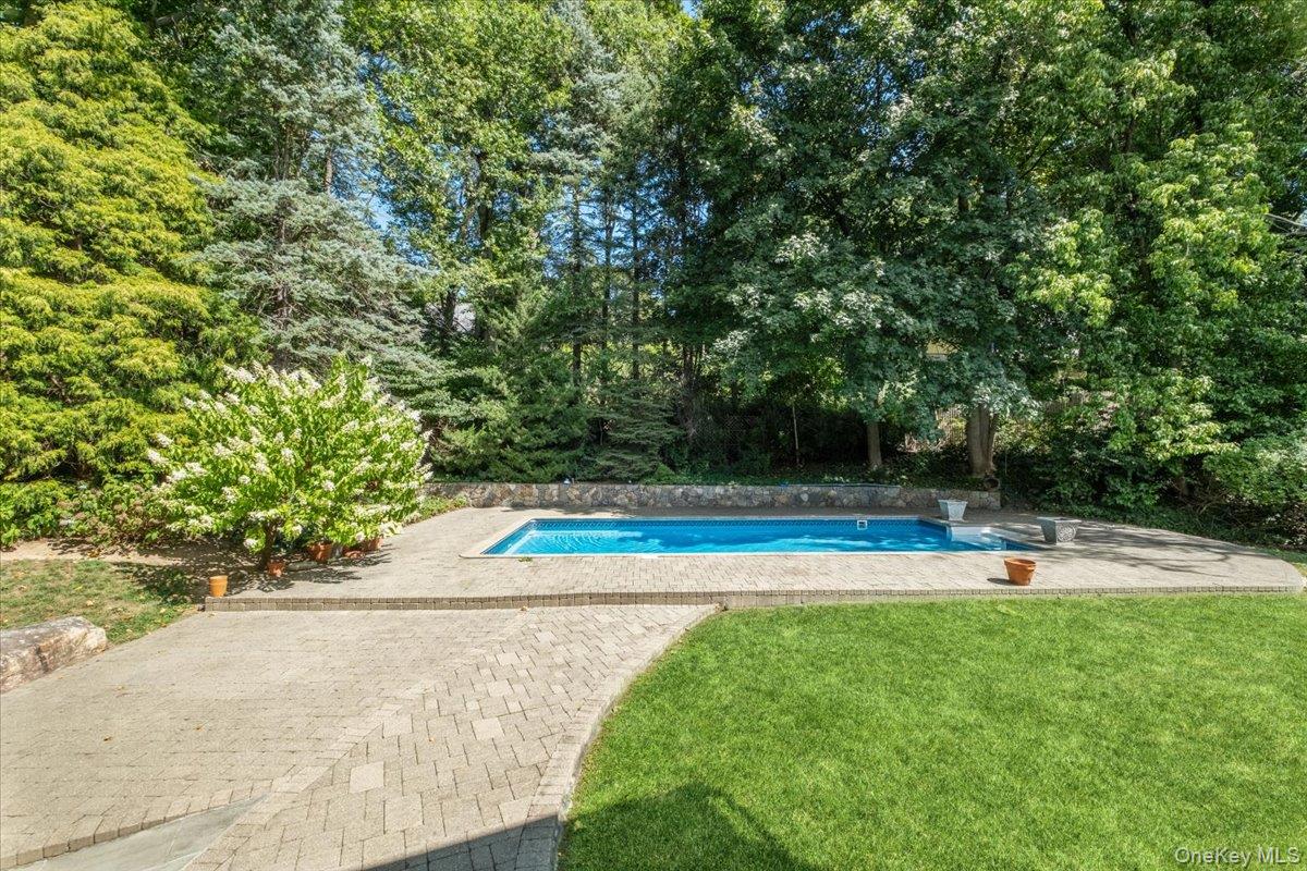 12 Country Club Lane N, Briarcliff Manor, NY 10510