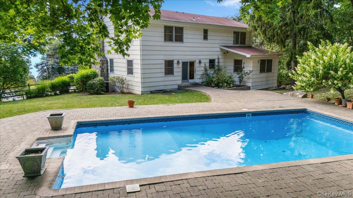 12 Country Club Lane N, Briarcliff Manor, NY 10510