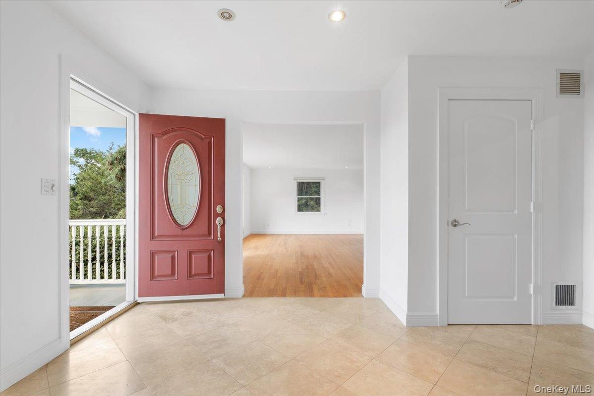 12 Country Club Lane N, Briarcliff Manor, NY 10510