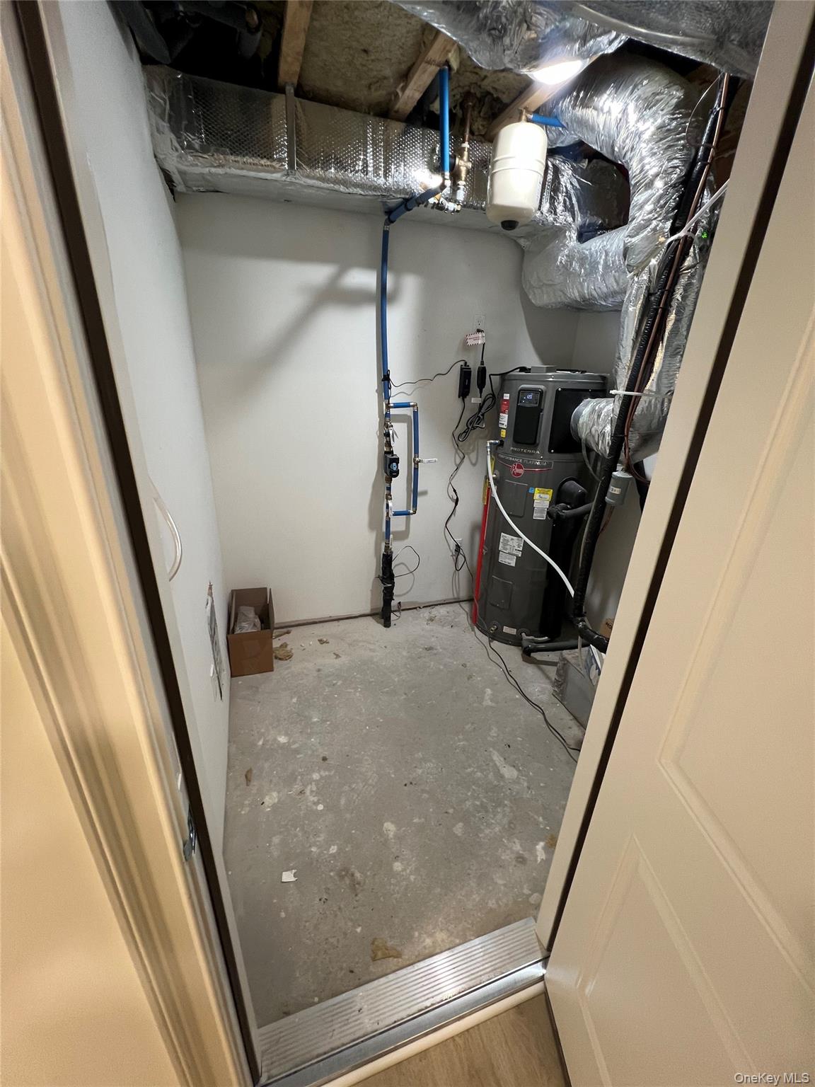 56 Hill Street E, Wading River, NY 11792