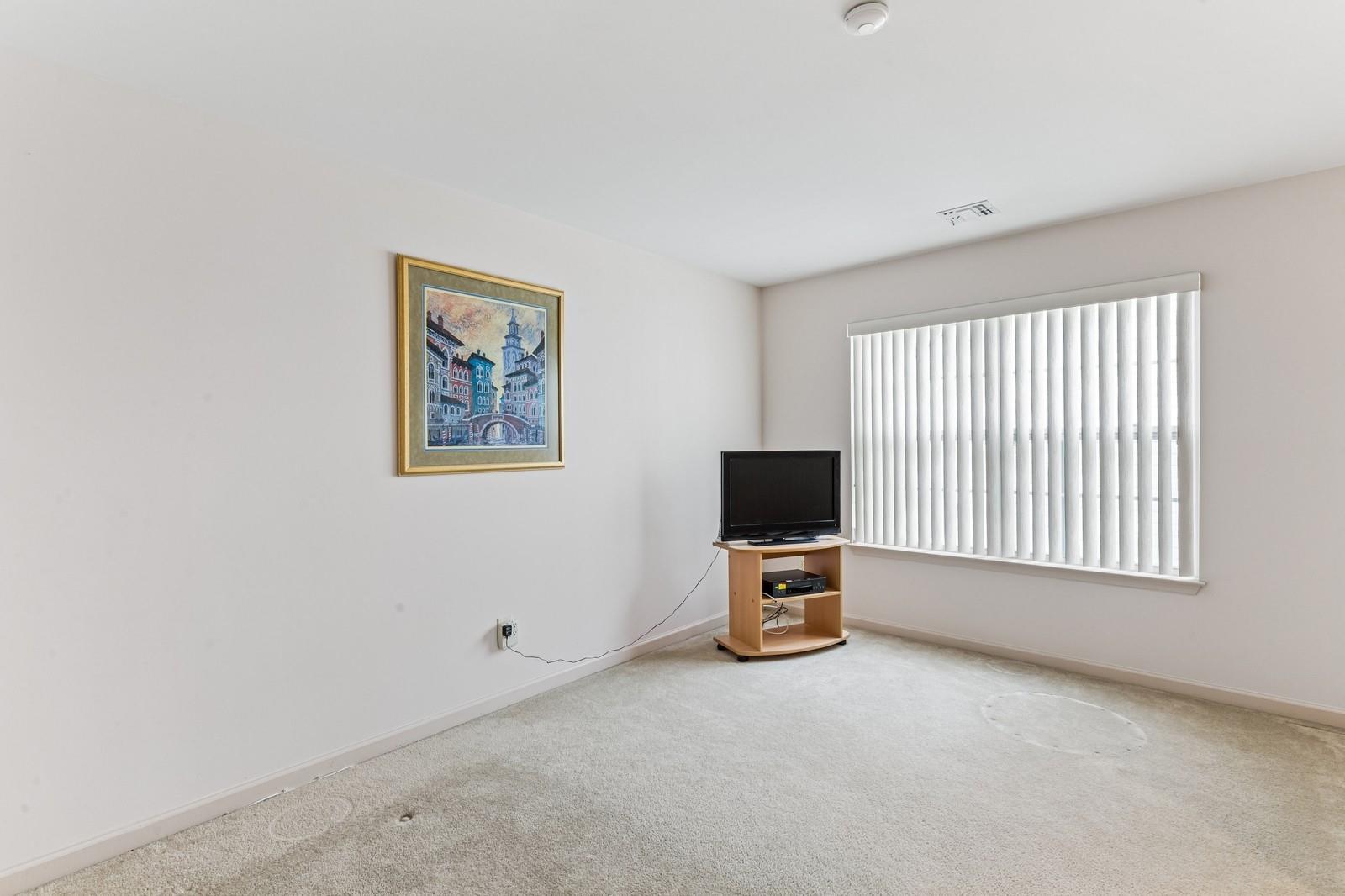 12 Peters Path Path # 12, Mount Sinai, NY 11766