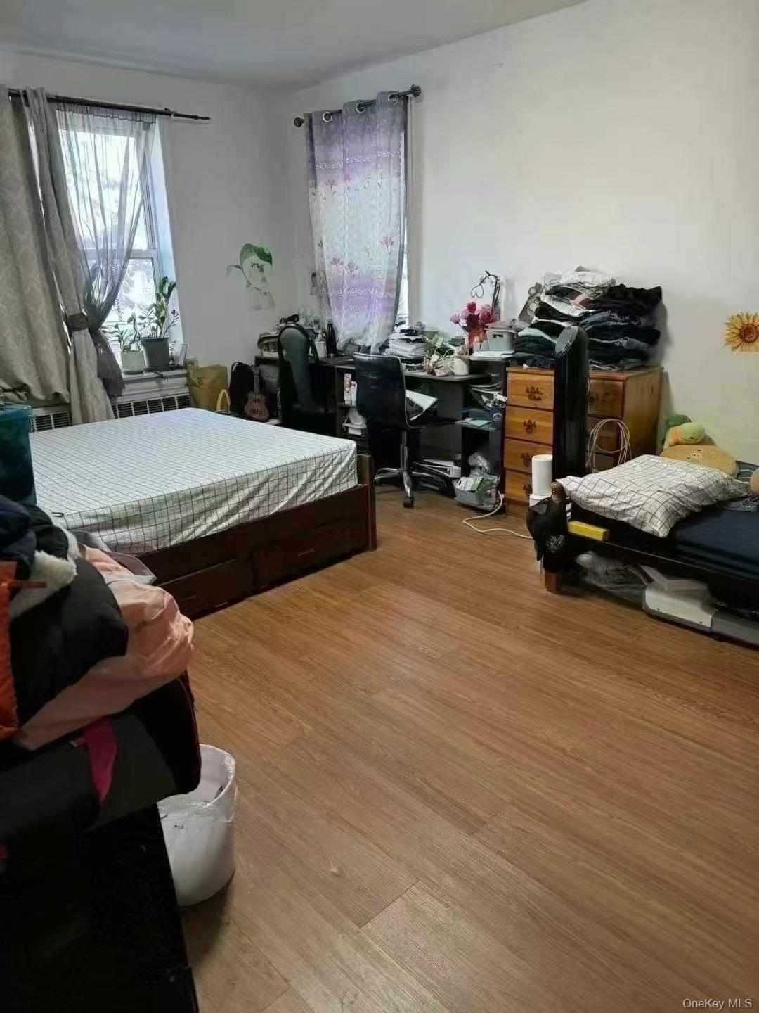 4240 Bowne St # 2j, Flushing, NY 11355