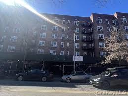 4240 Bowne St # 2j, Flushing, NY 11355