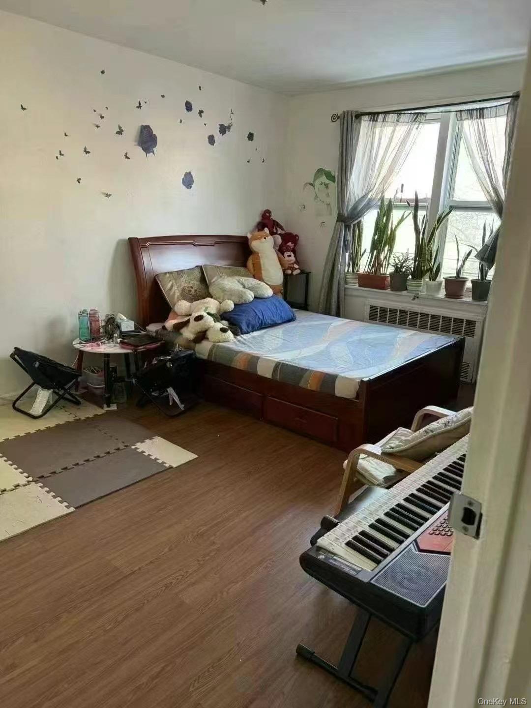 4240 Bowne St # 2j, Flushing, NY 11355