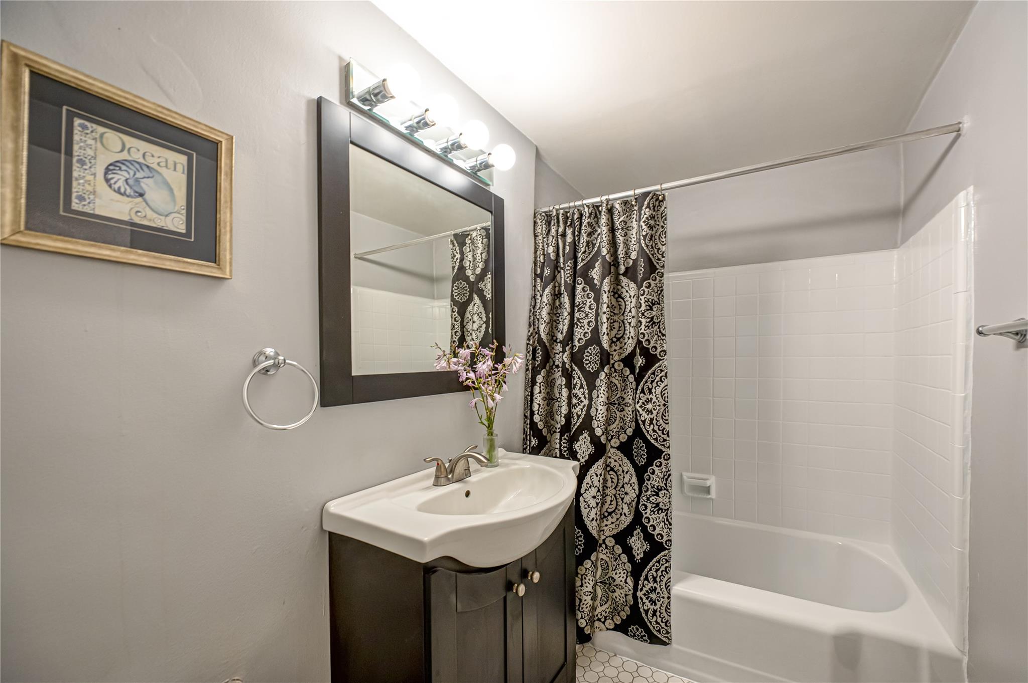 120 Horton Highway # A1, Mineola, NY 11501