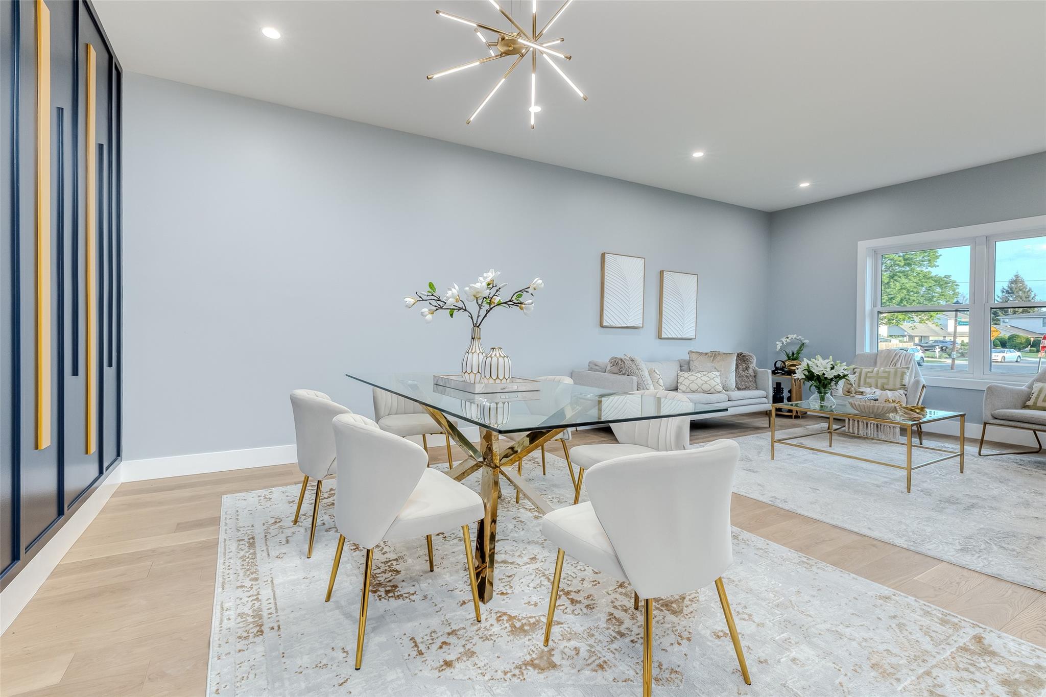 14 Fawn Lane, Westbury, NY 11590