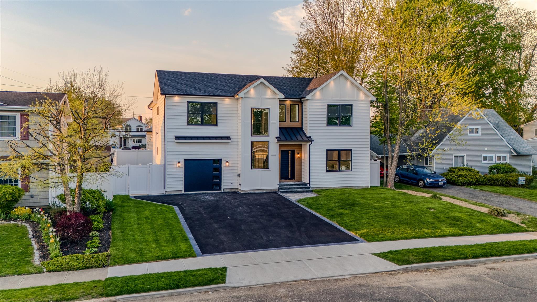 14 Fawn Lane, Westbury, NY 11590