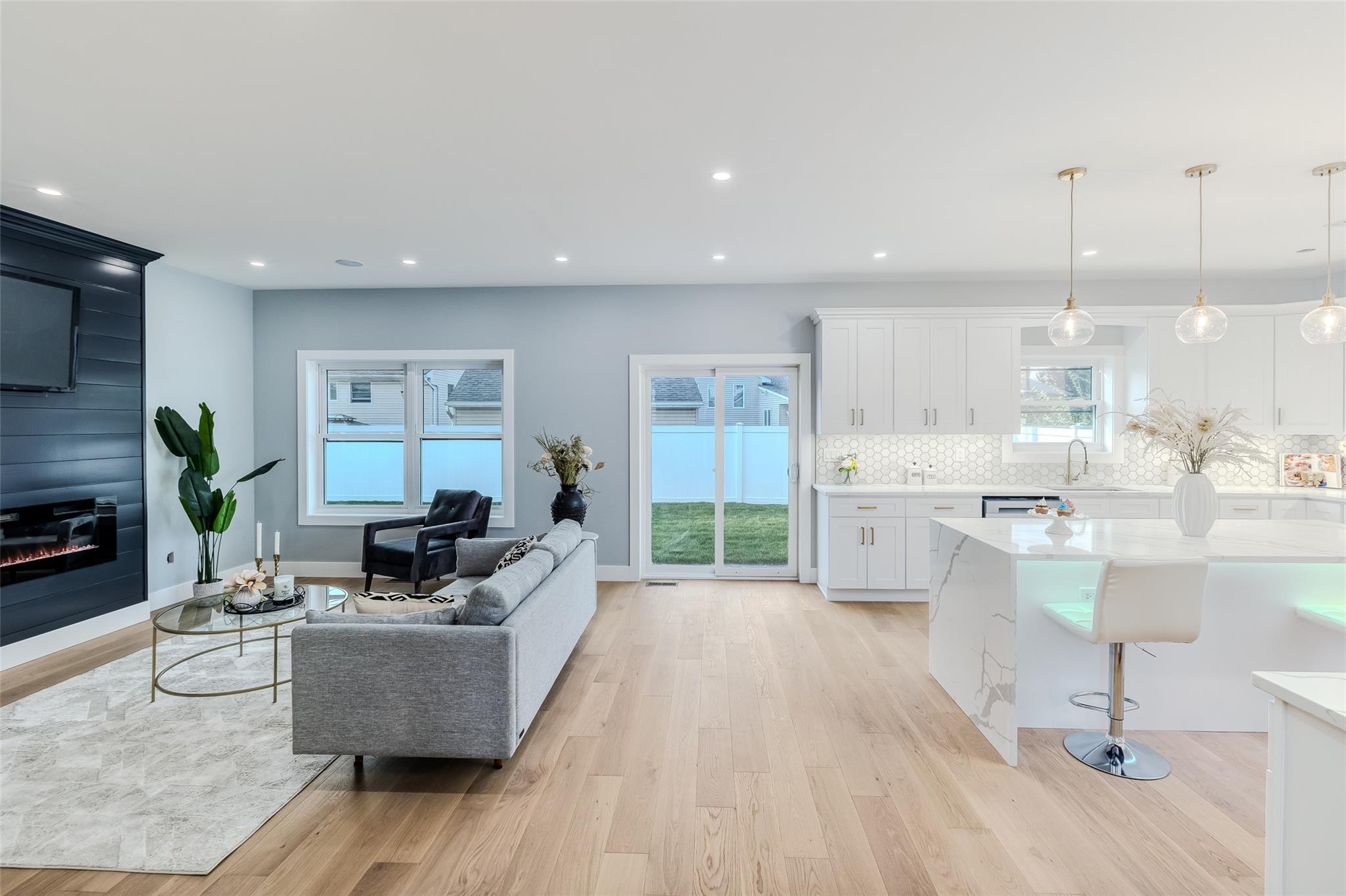 14 Fawn Lane, Westbury, NY 11590