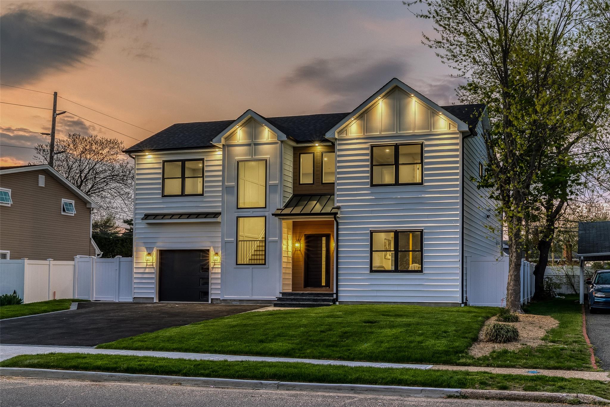 14 Fawn Lane, Westbury, NY 11590