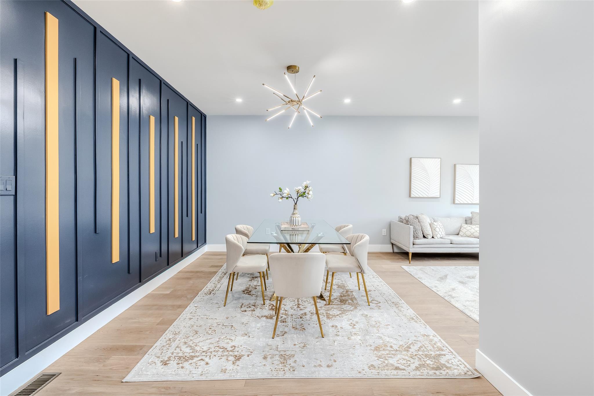 14 Fawn Lane, Westbury, NY 11590