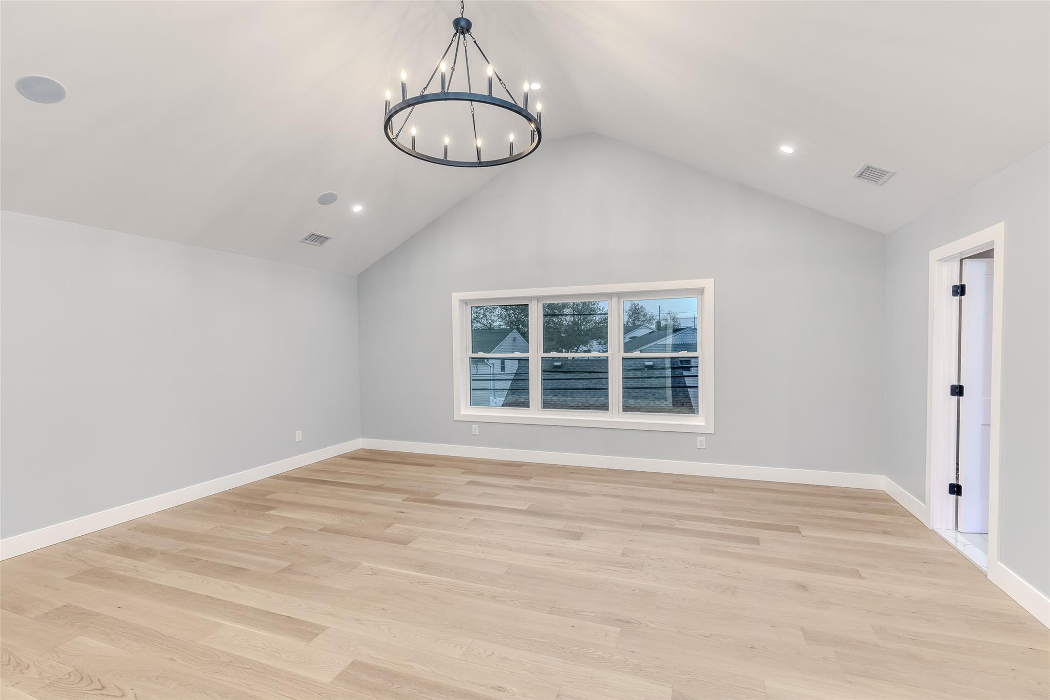 14 Fawn Lane, Westbury, NY 11590