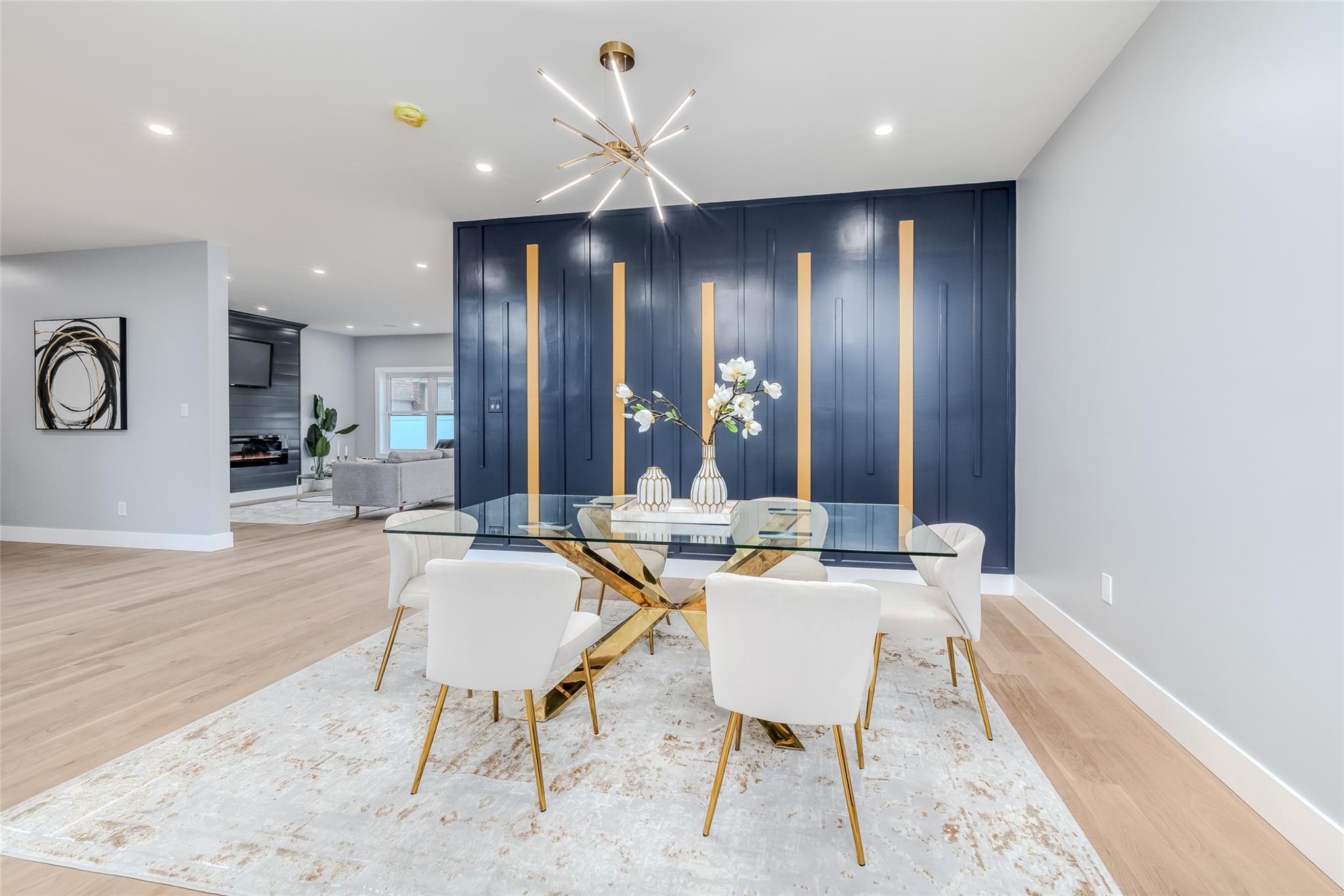 14 Fawn Lane, Westbury, NY 11590