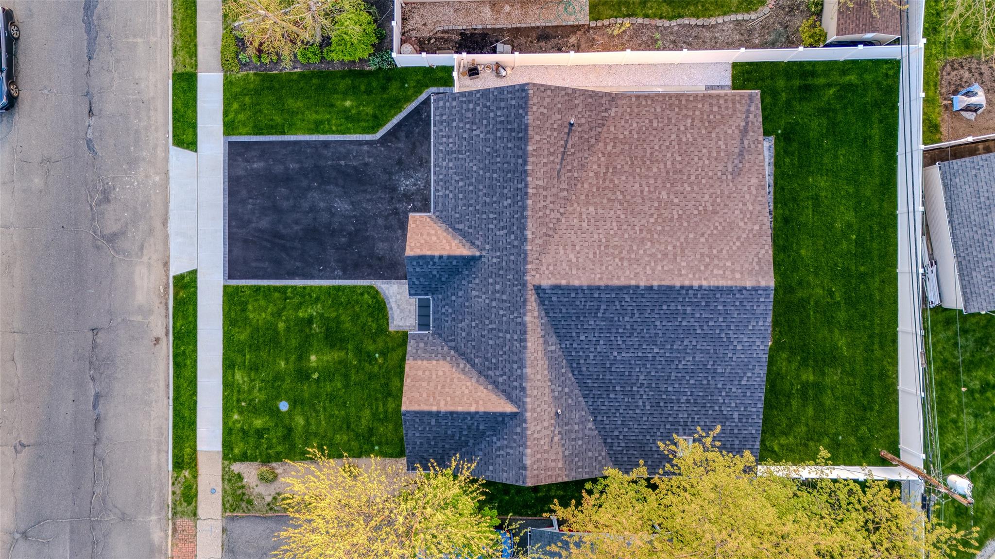 14 Fawn Lane, Westbury, NY 11590