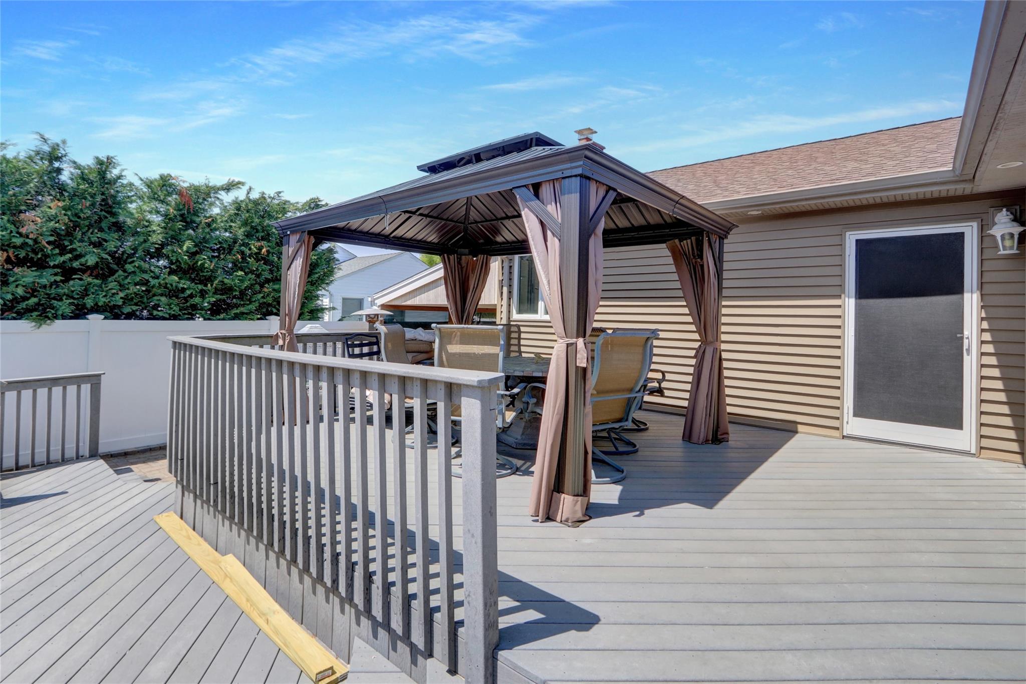 62 Lambert AVE Avenue, Farmingdale, NY 11735