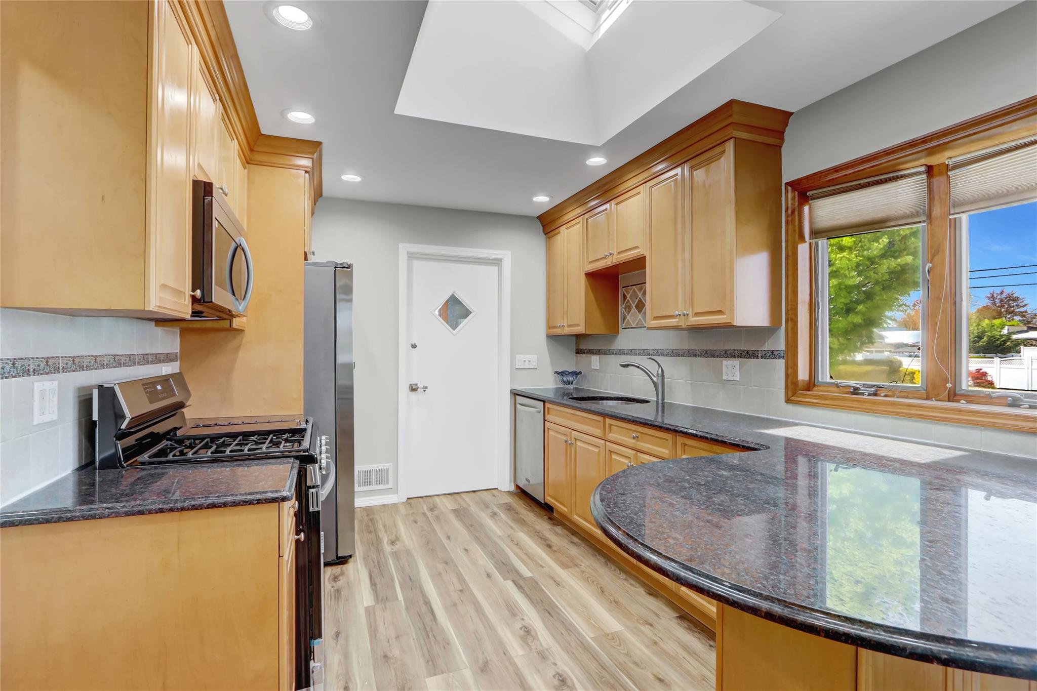 62 Lambert AVE Avenue, Farmingdale, NY 11735