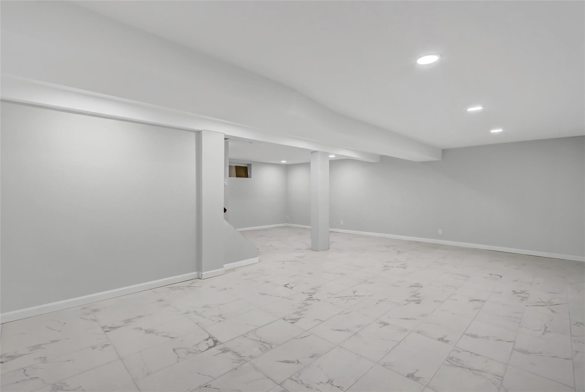 62 Lambert AVE Avenue, Farmingdale, NY 11735