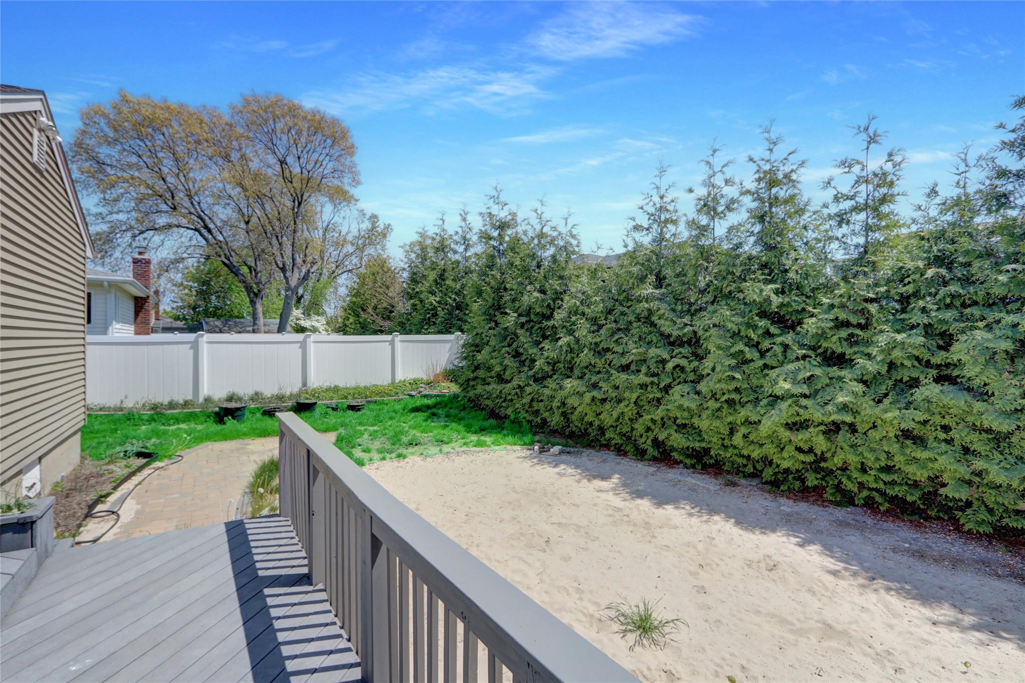 62 Lambert AVE Avenue, Farmingdale, NY 11735